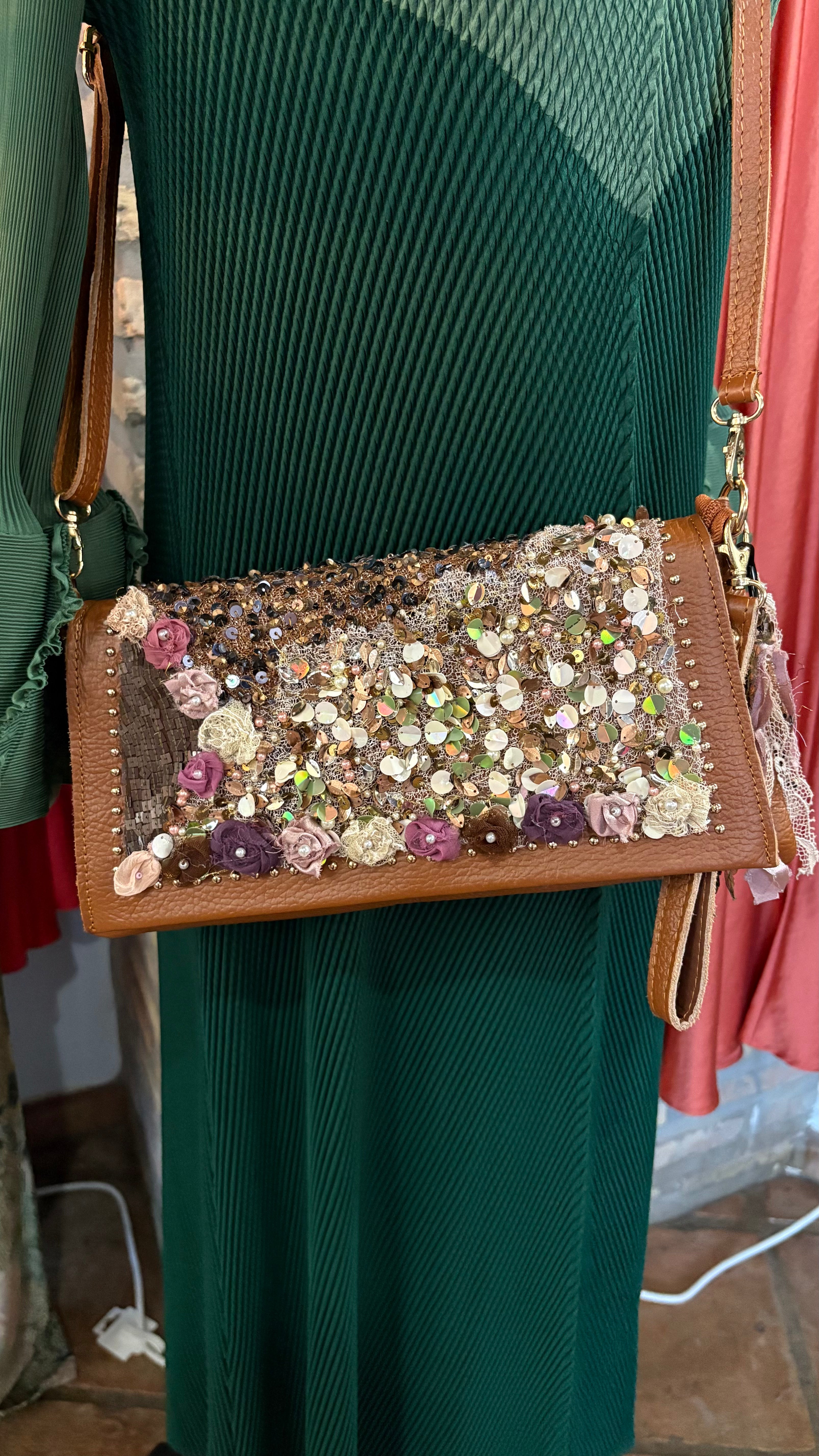 Bolso lentejuelas tachuelas