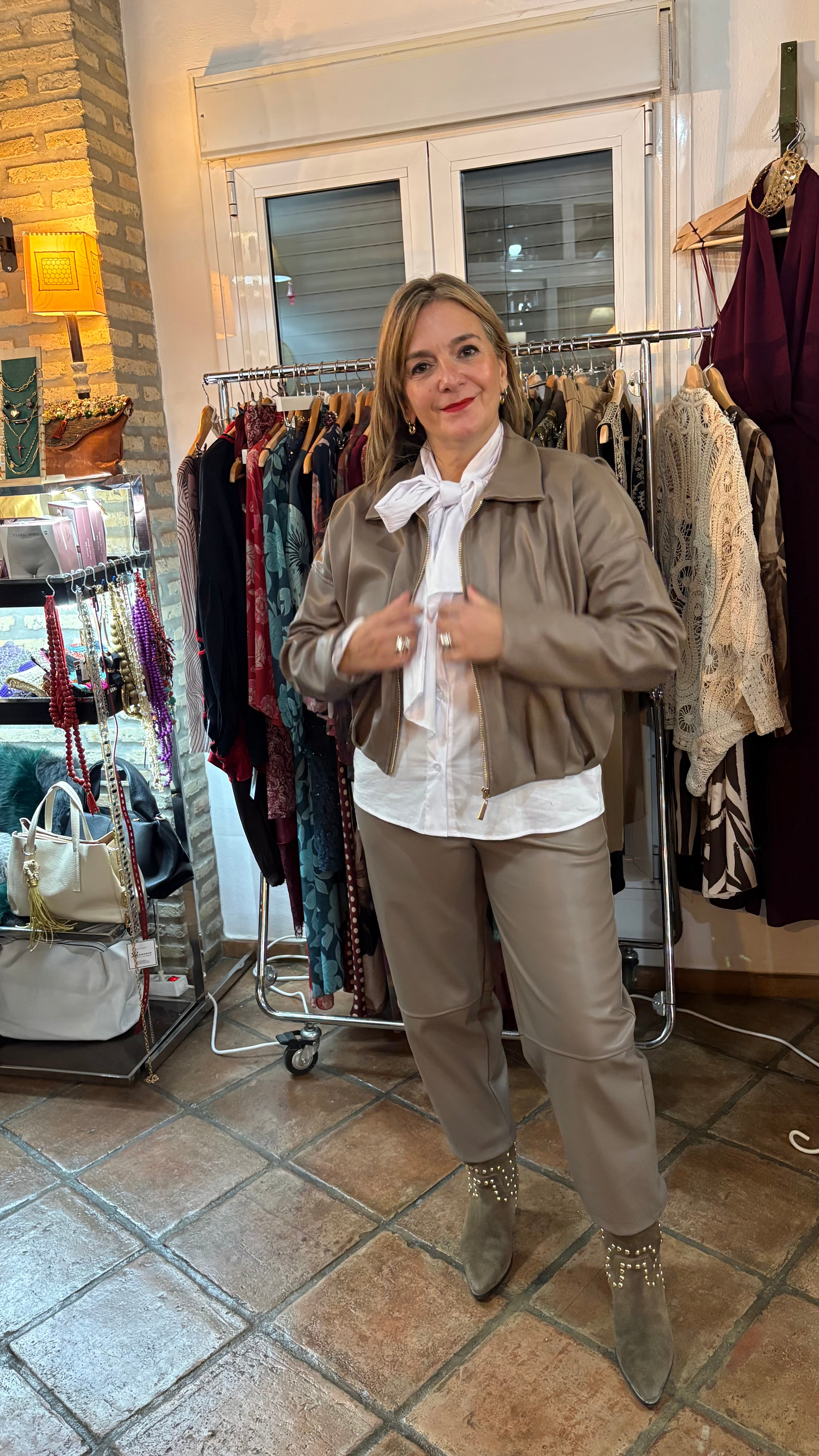 Pantalón polipiel camel