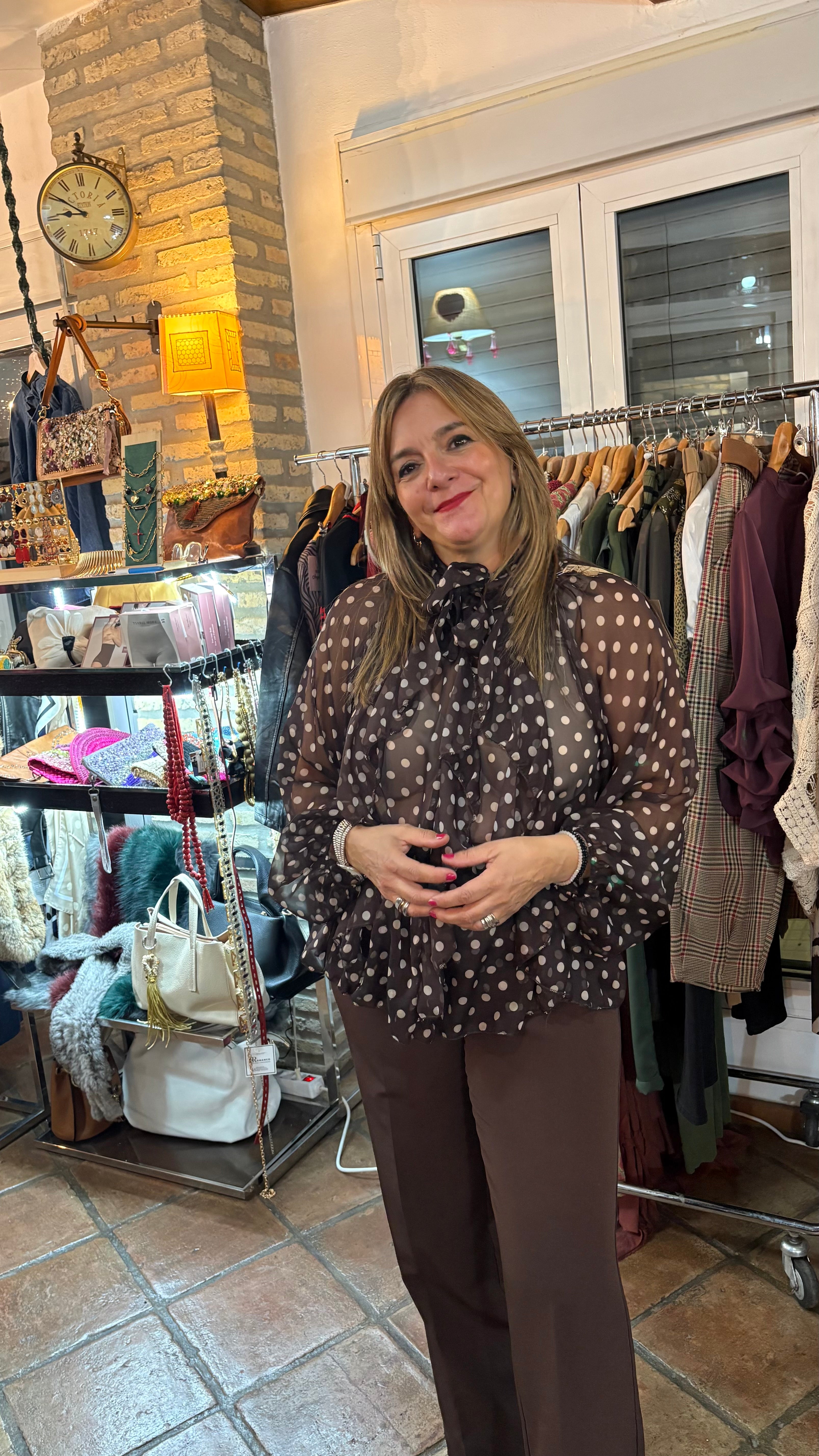 Camisa lunares semitransparente