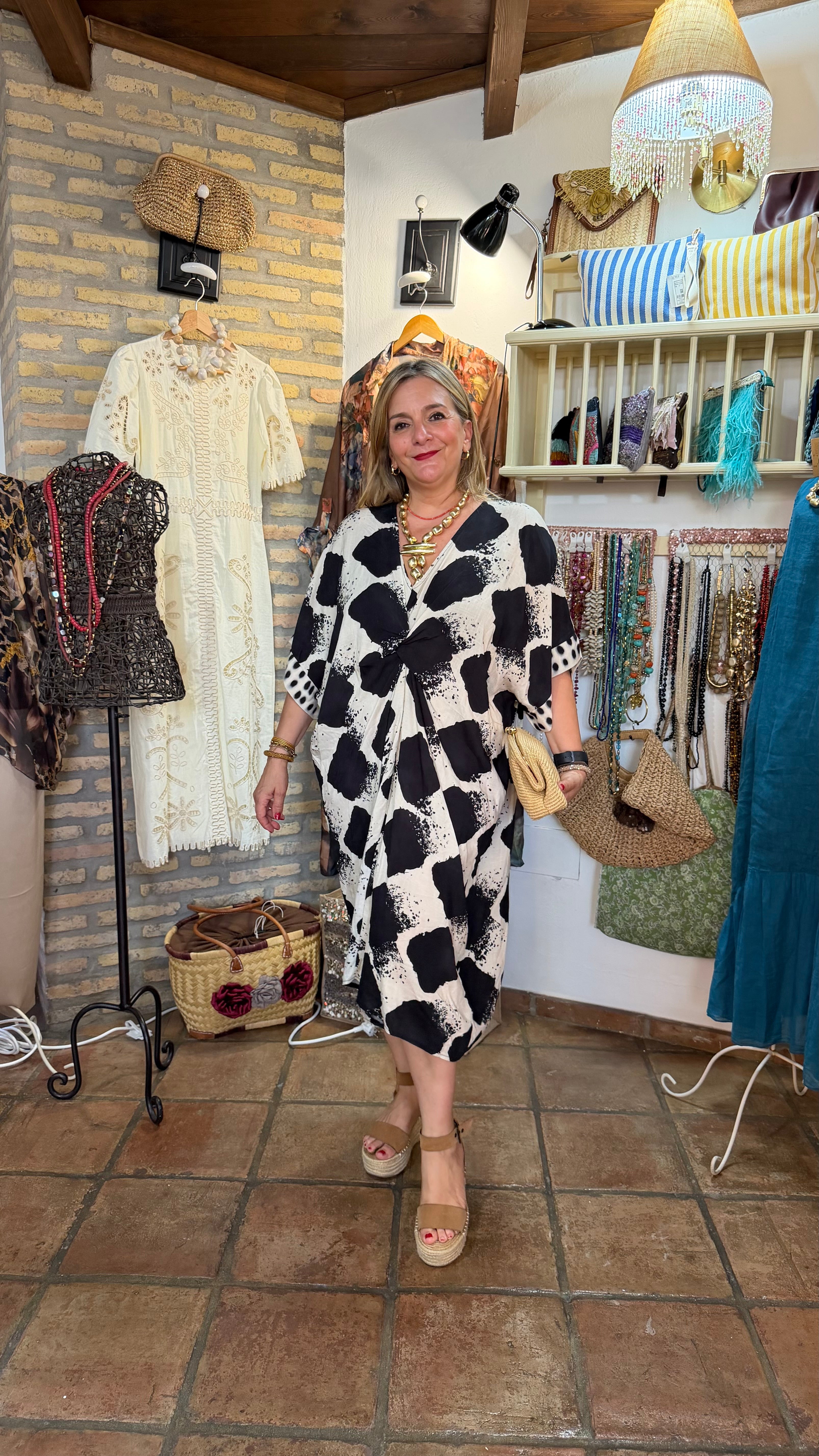 Vestido blanco y negro