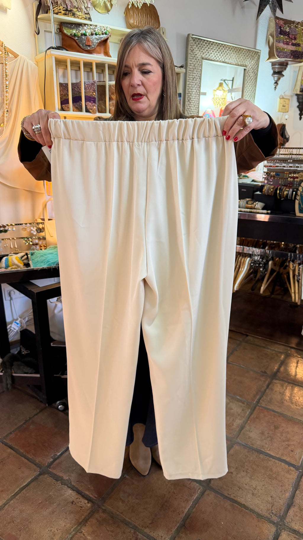 Pantalón crep beige