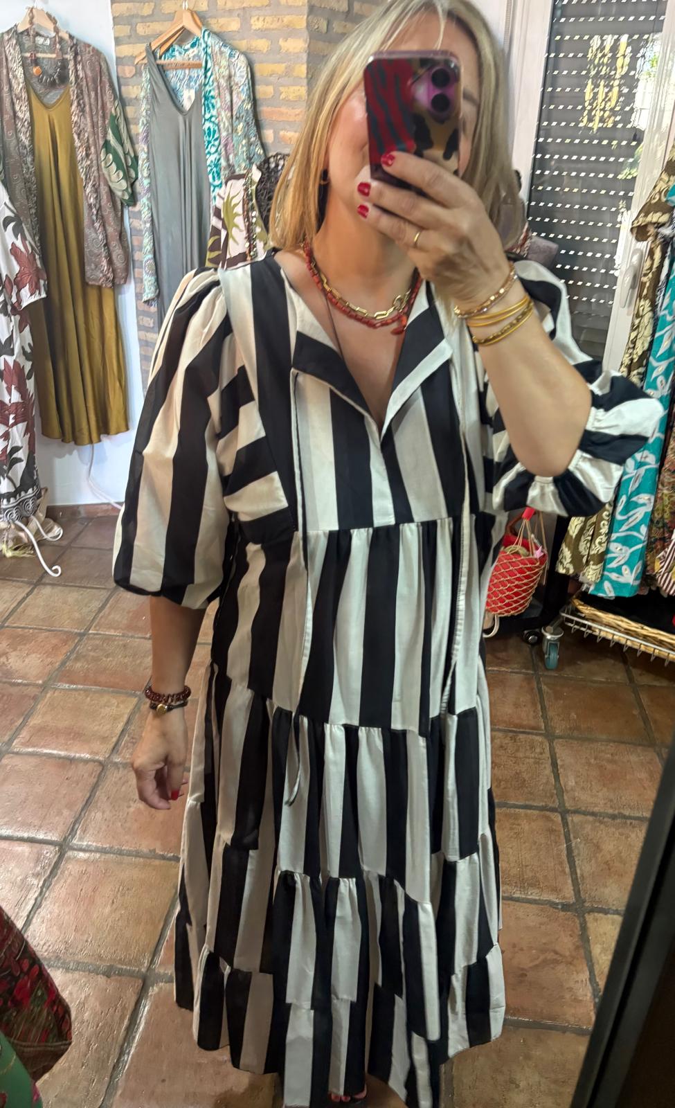 Vestido blanco y negro