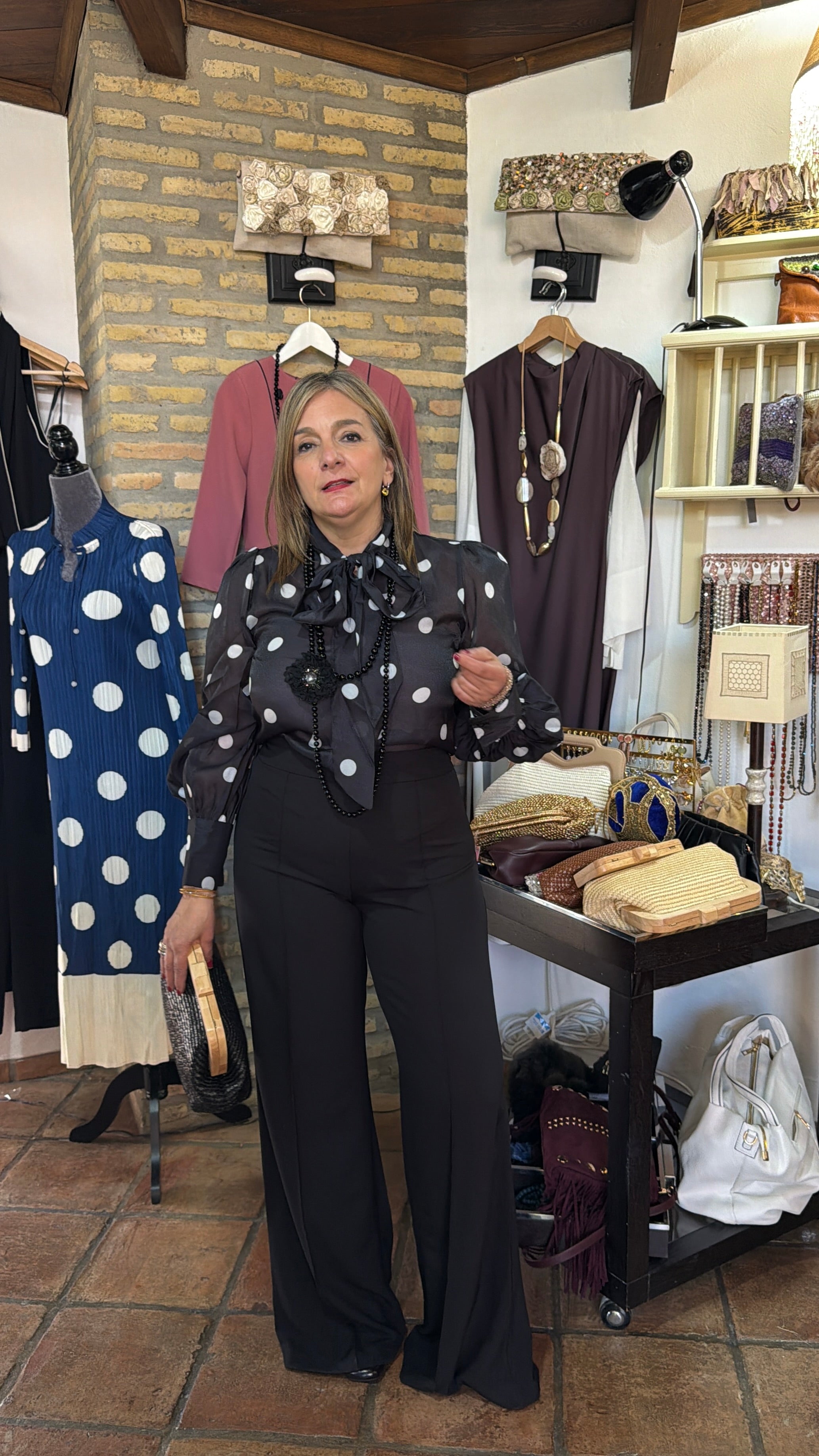 Camisa lunares negra
