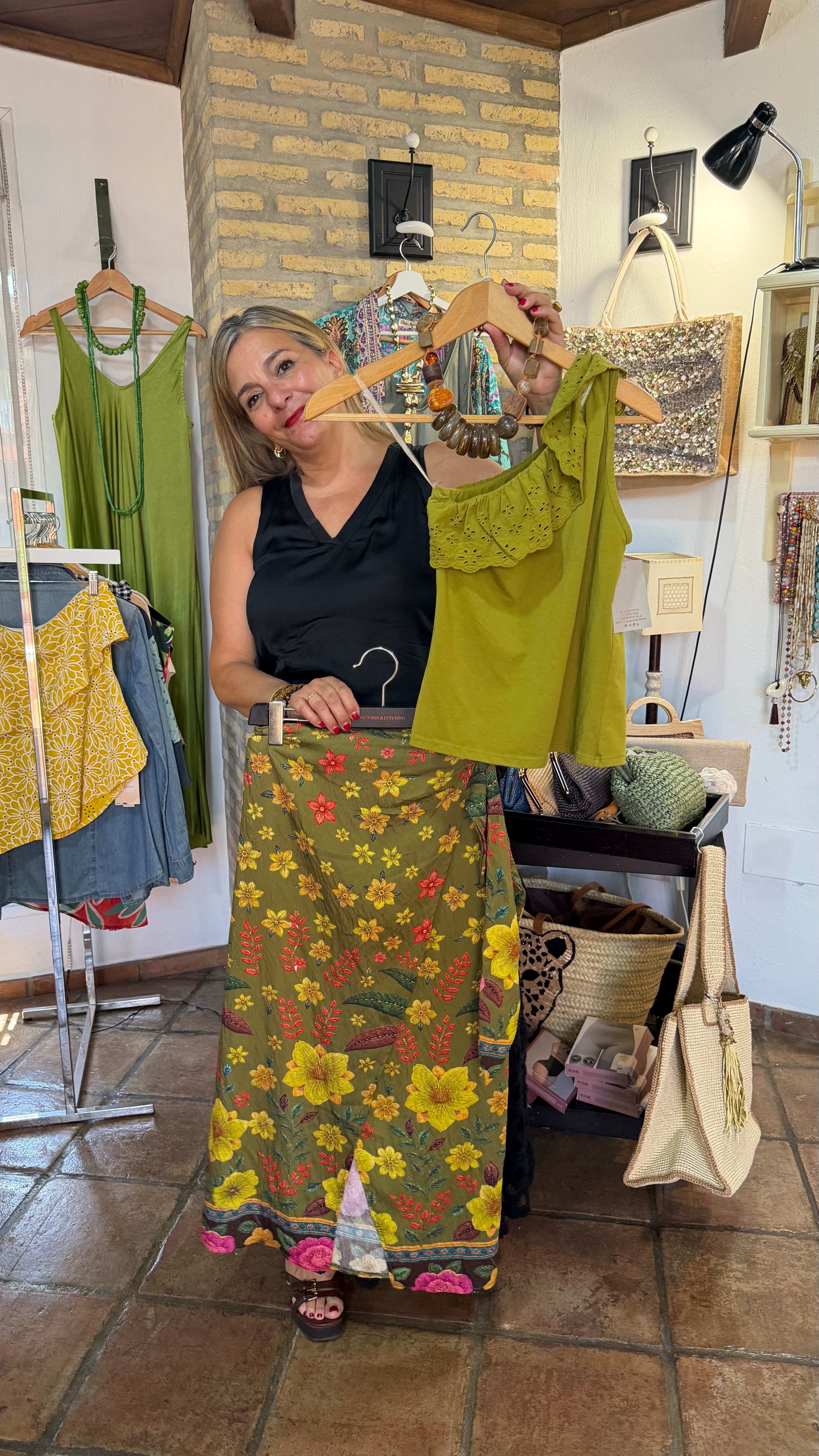 Pareo verde con flores