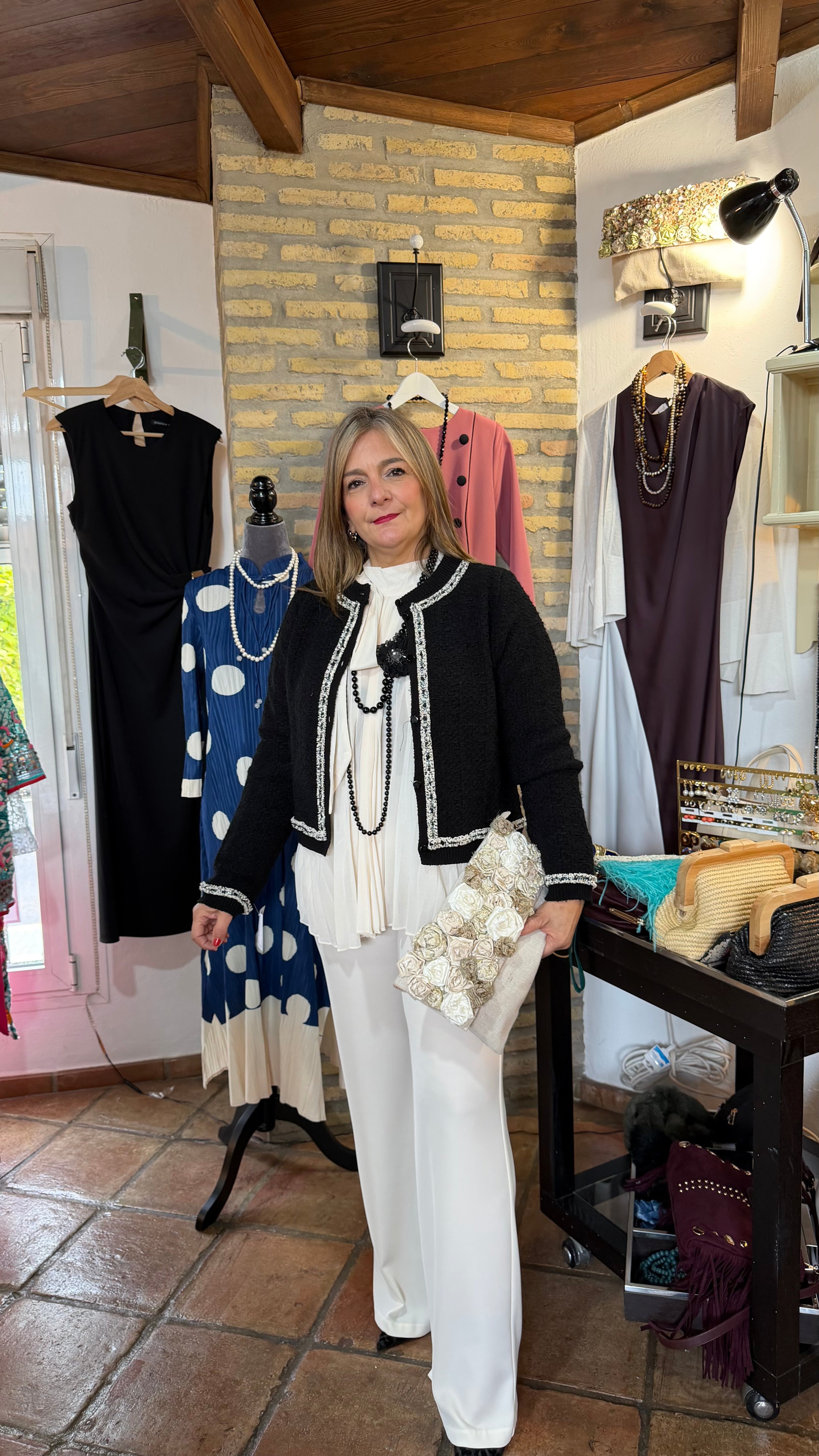 Chaqueta Chanel detalles blancos