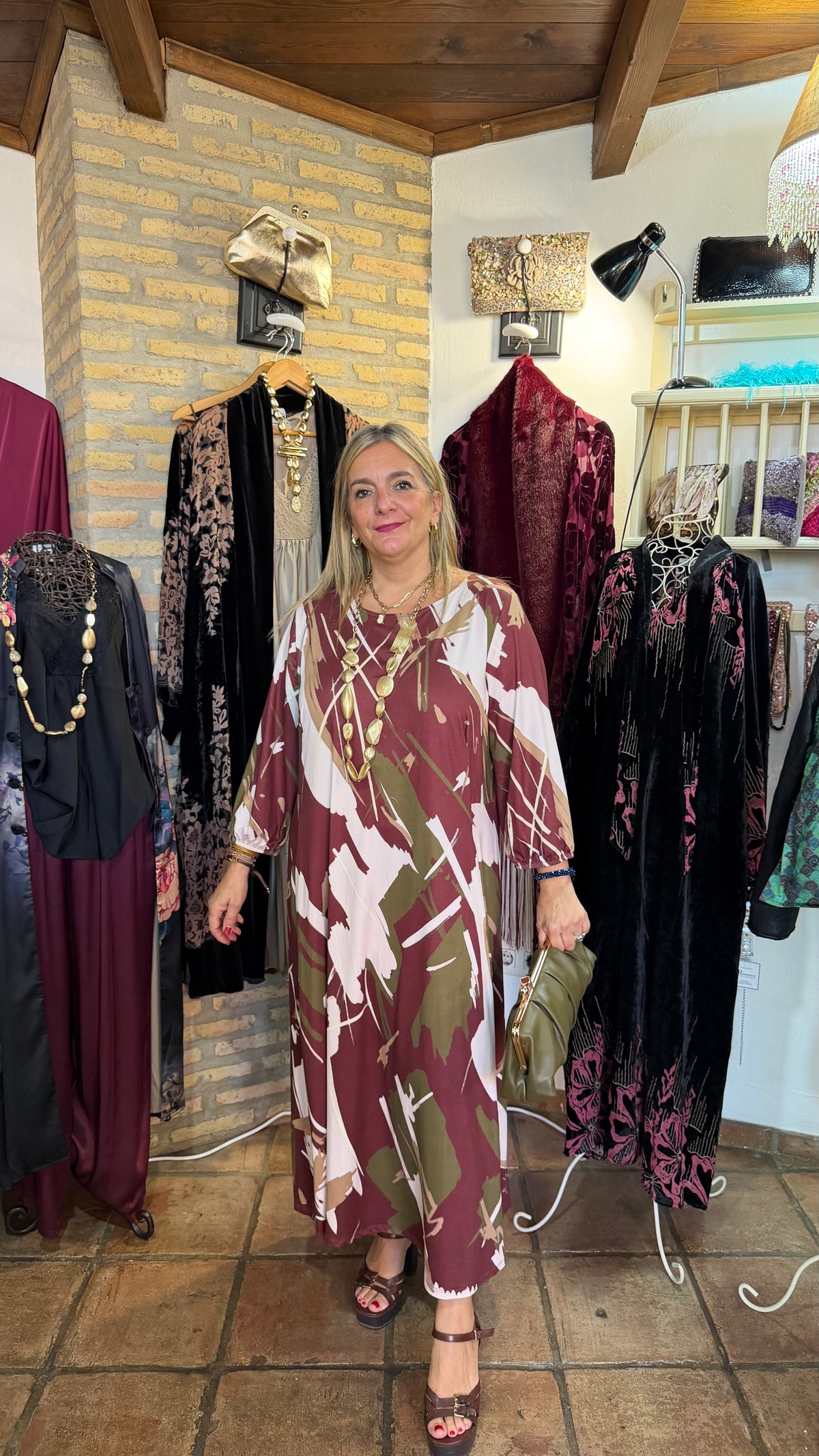 Vestido oliva y rojo