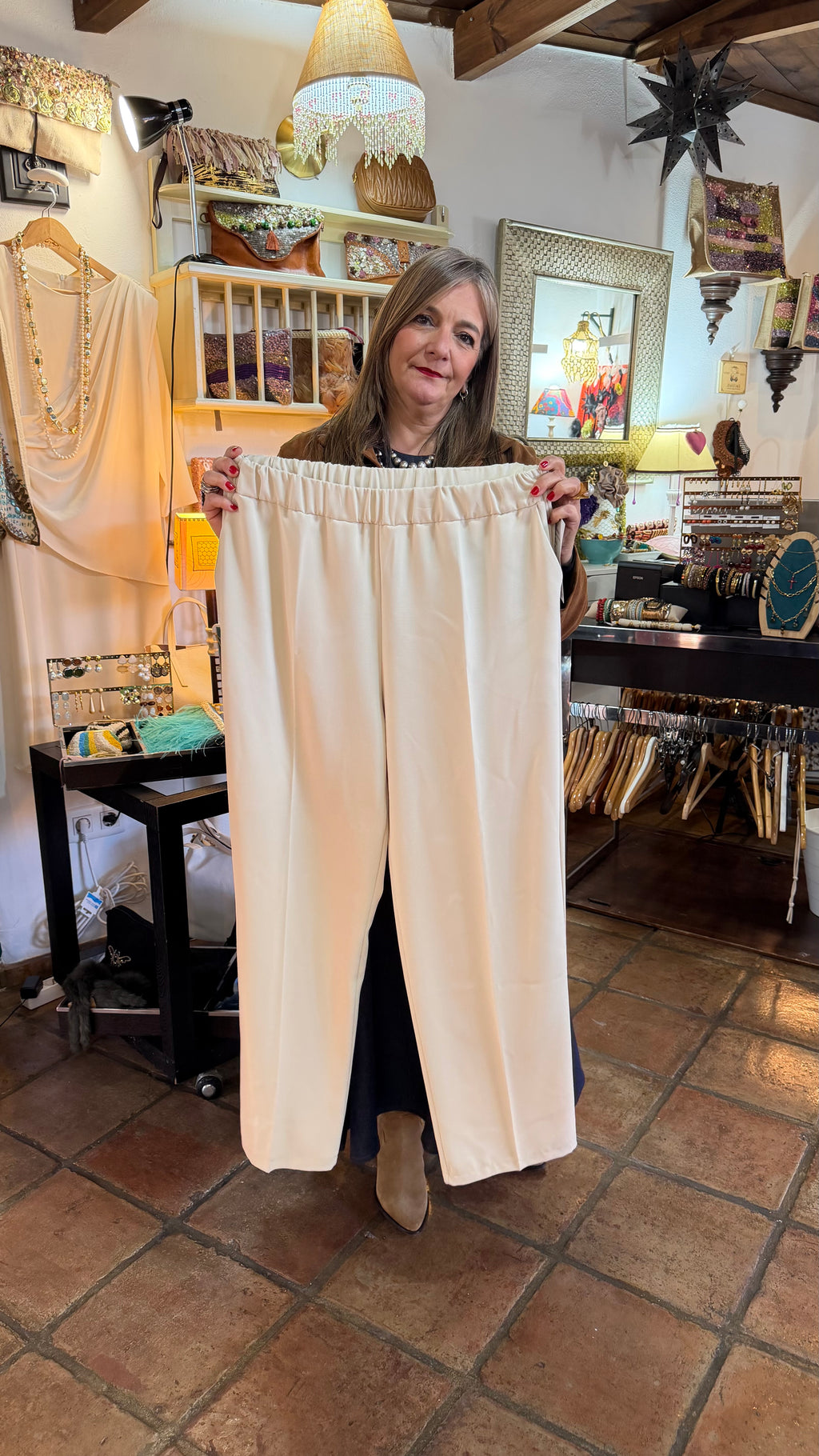 Pantalón crep beige