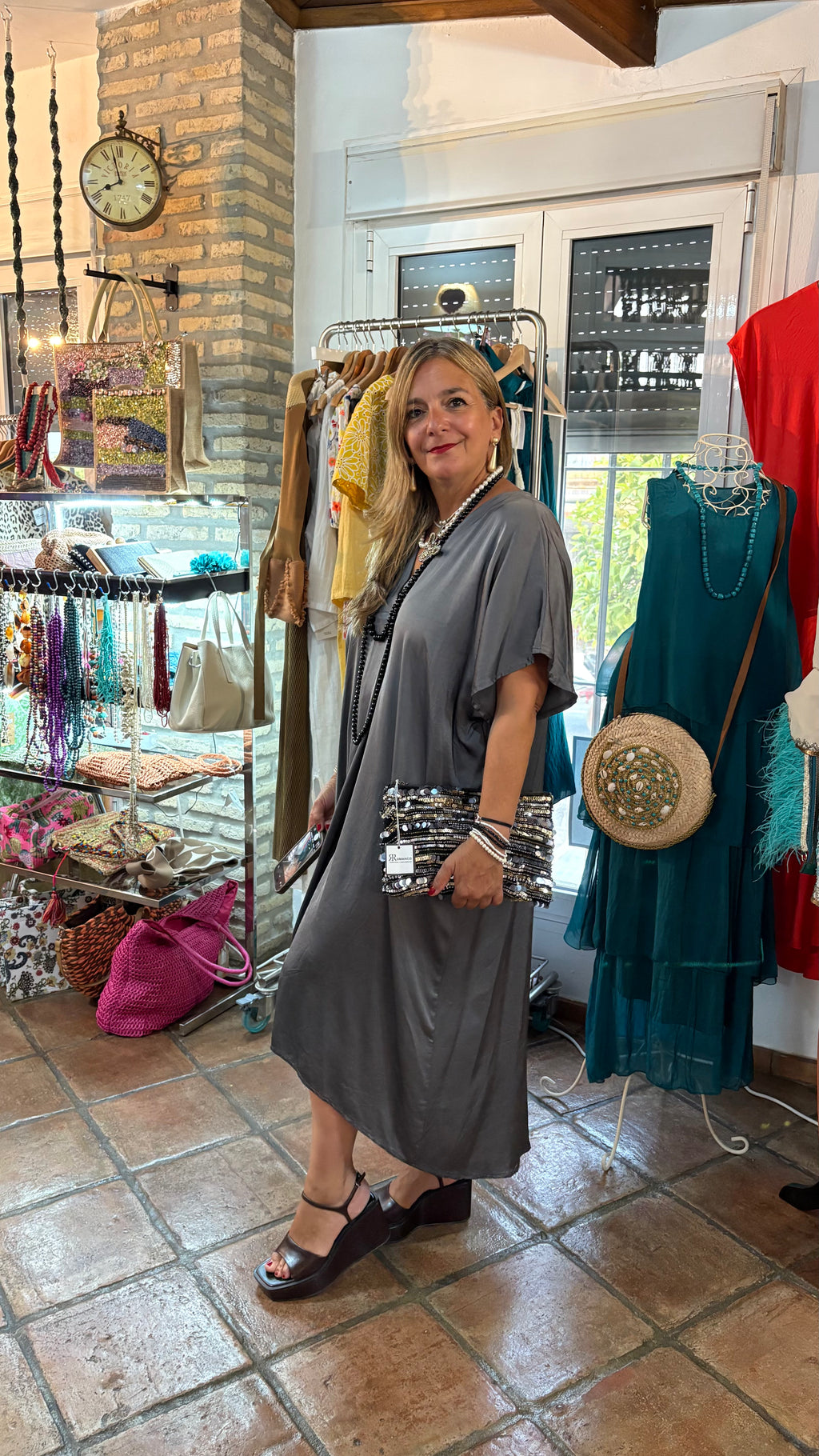 Vestido raso plateado