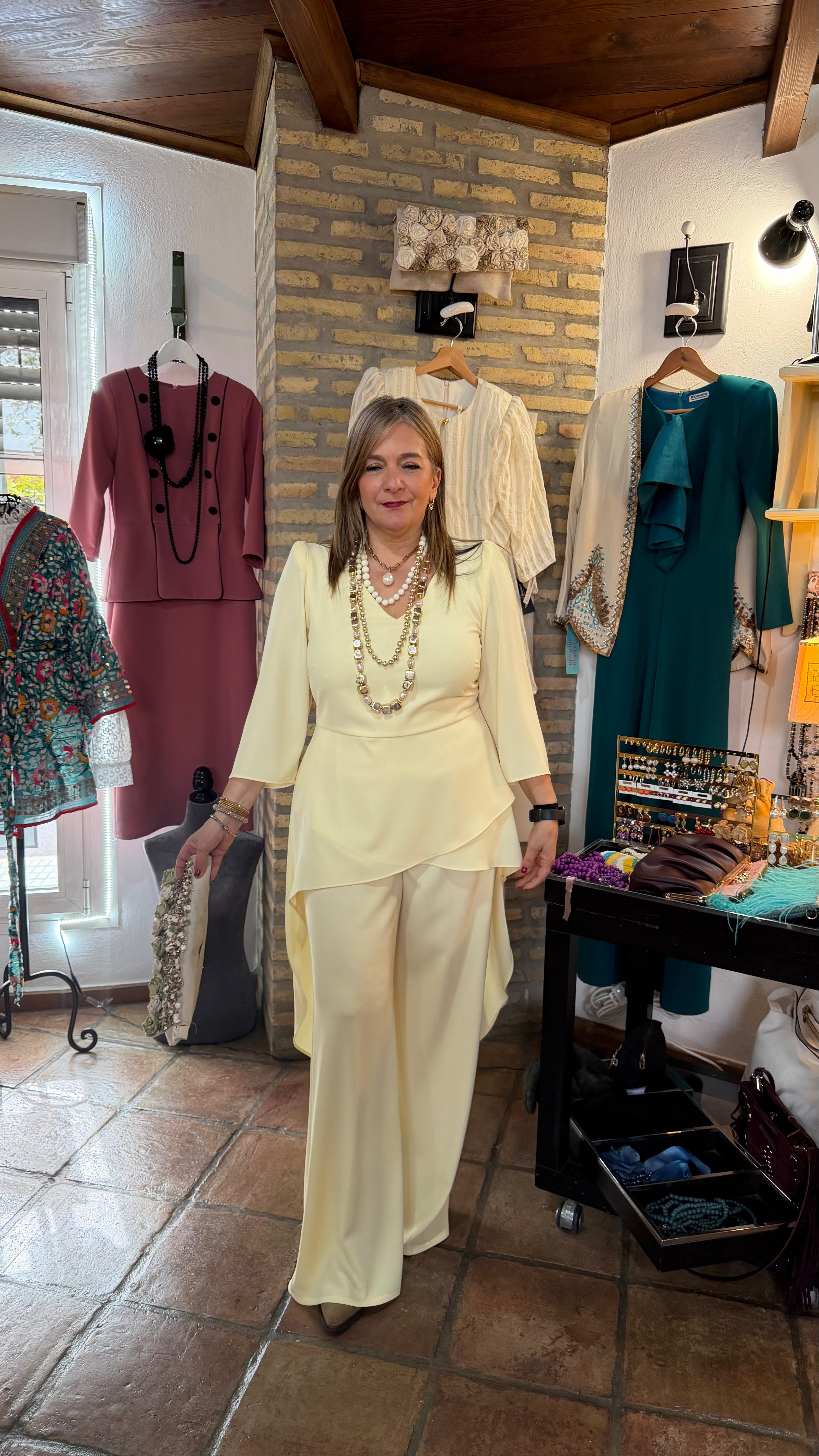Conjunto amarillo mantequilla
