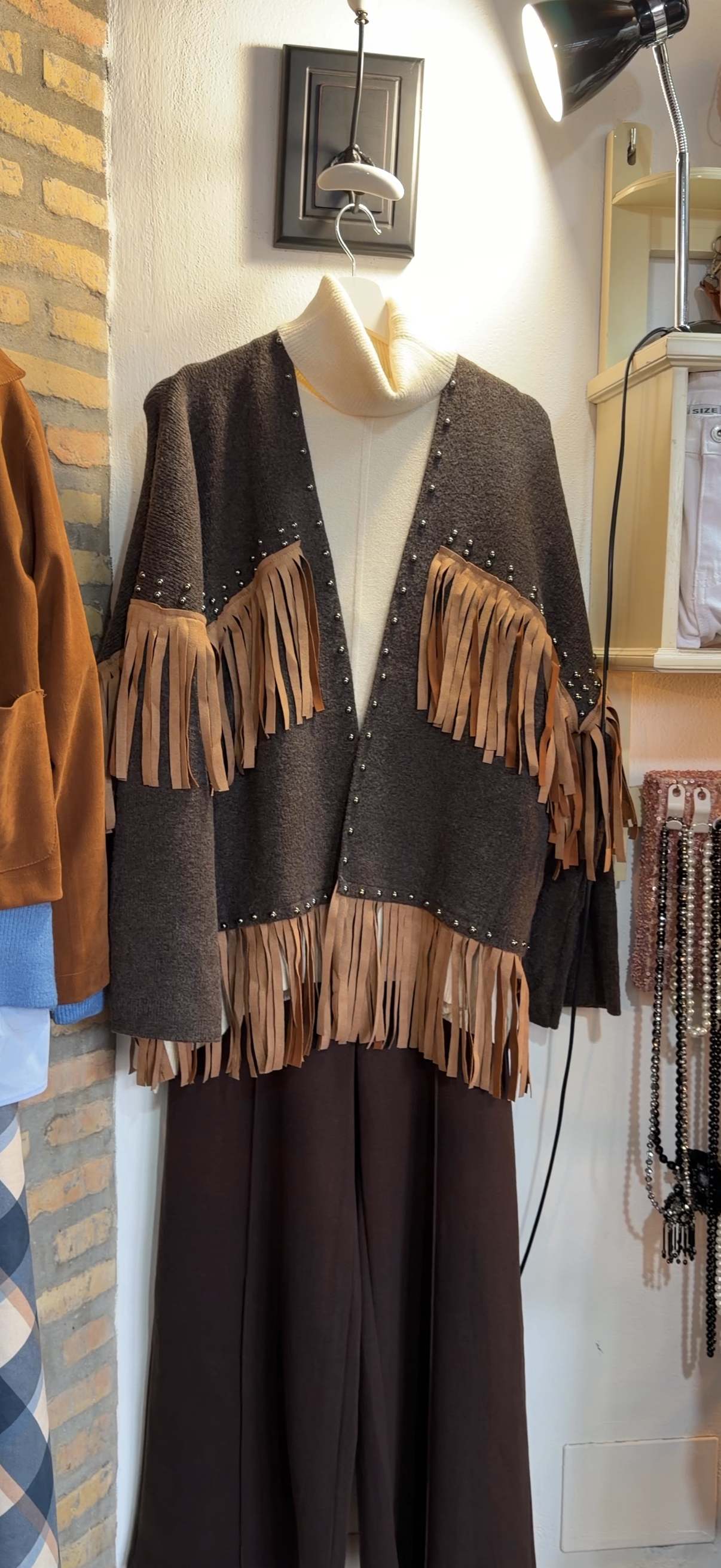 Chaqueta punto flecos