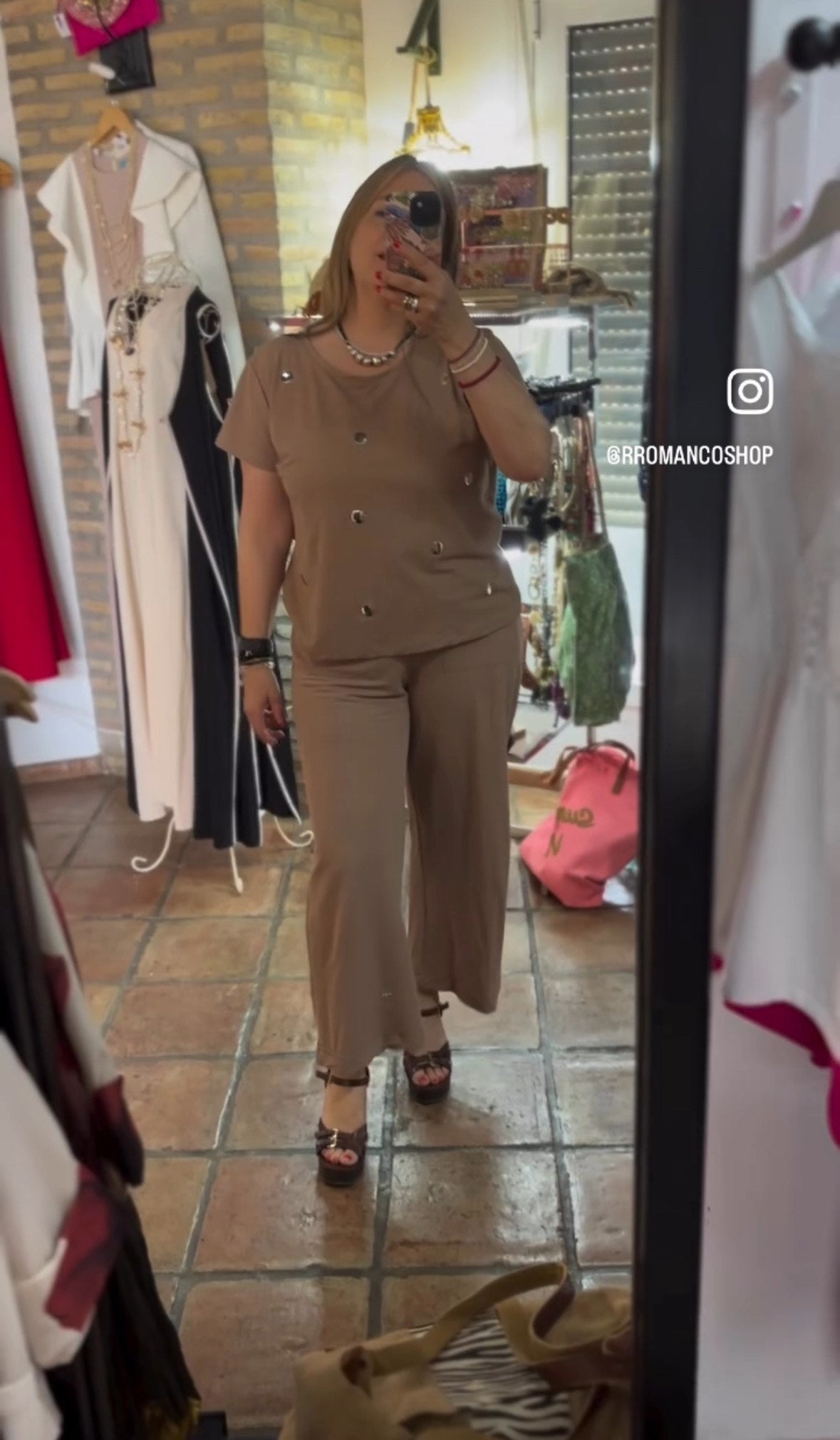 Conjunto Tachuelas beige