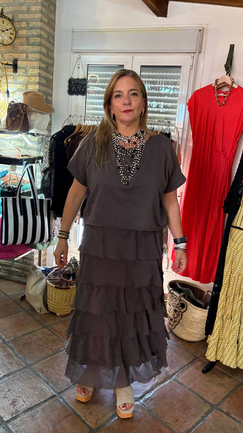 Vestido volantes marrón