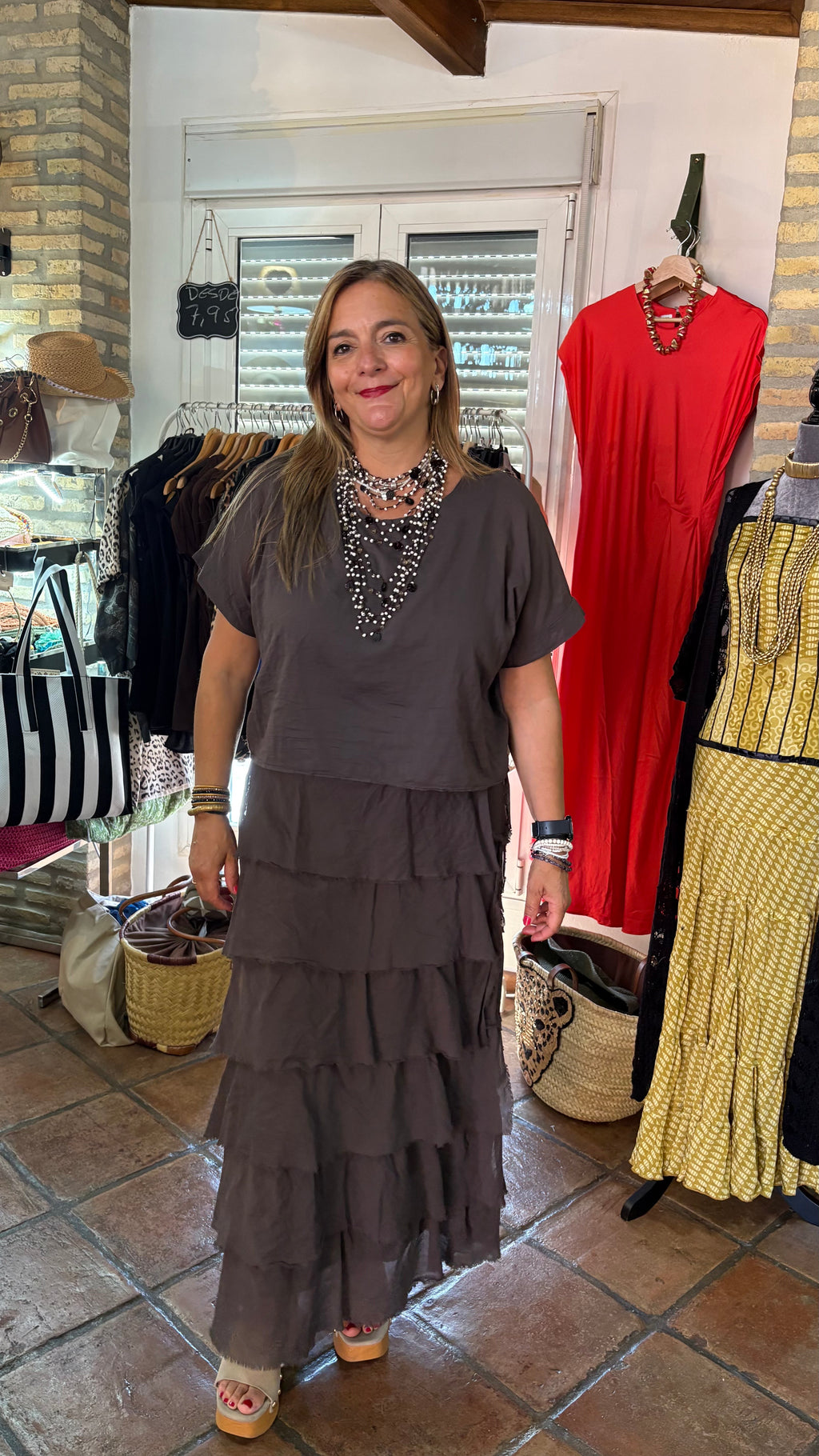 Vestido volantes marrón