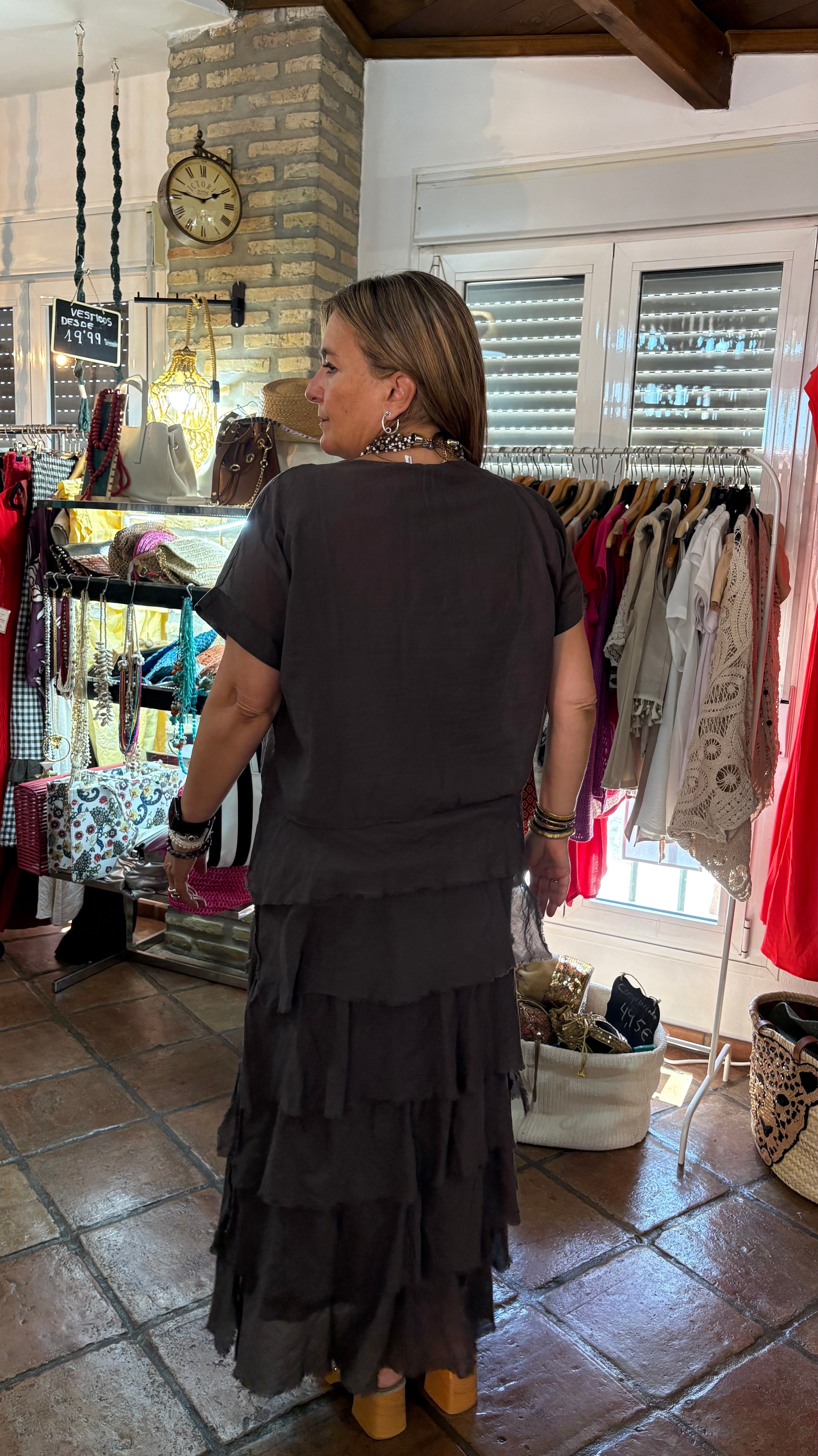Vestido volantes marrón