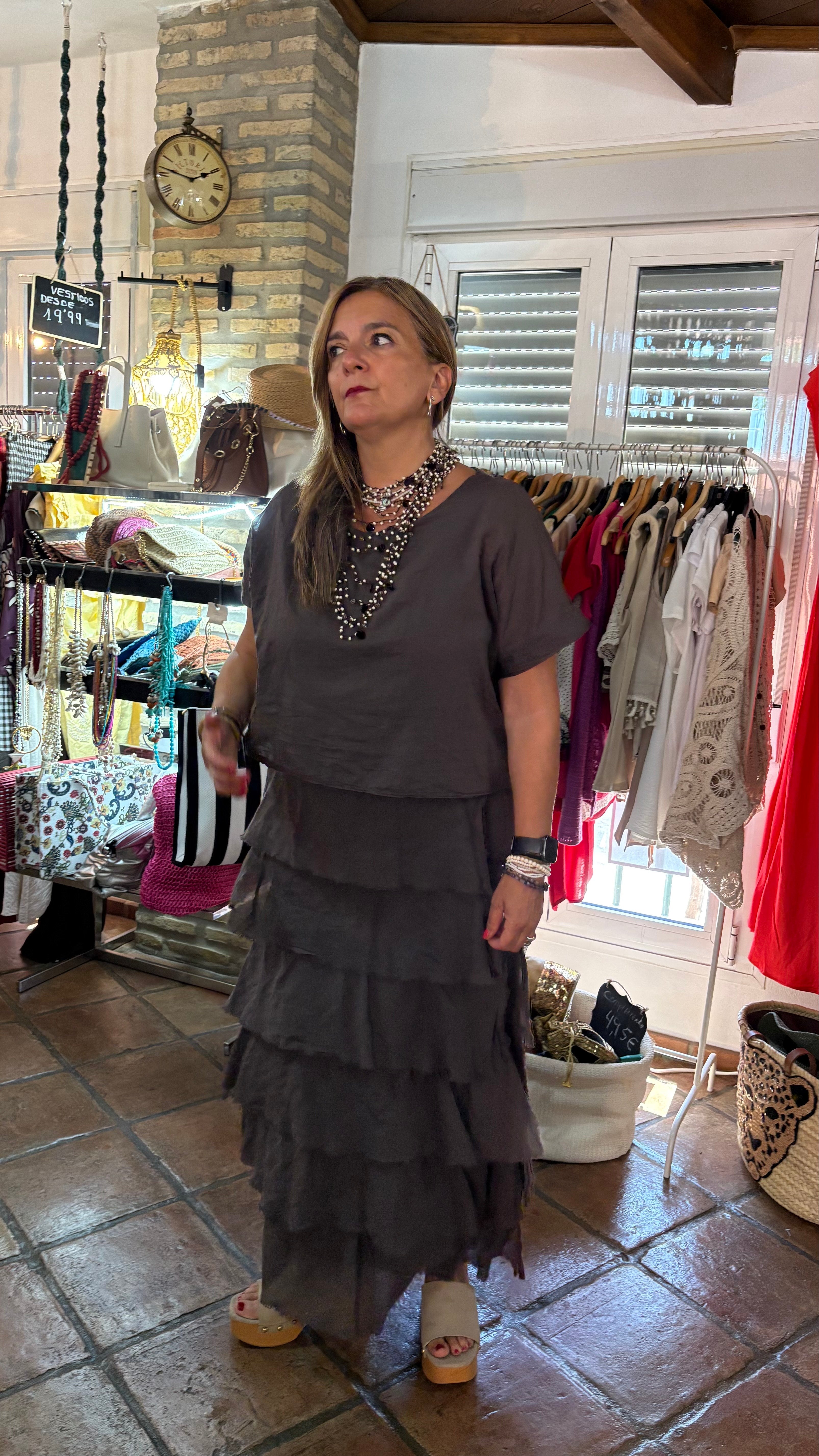 Vestido volantes marrón