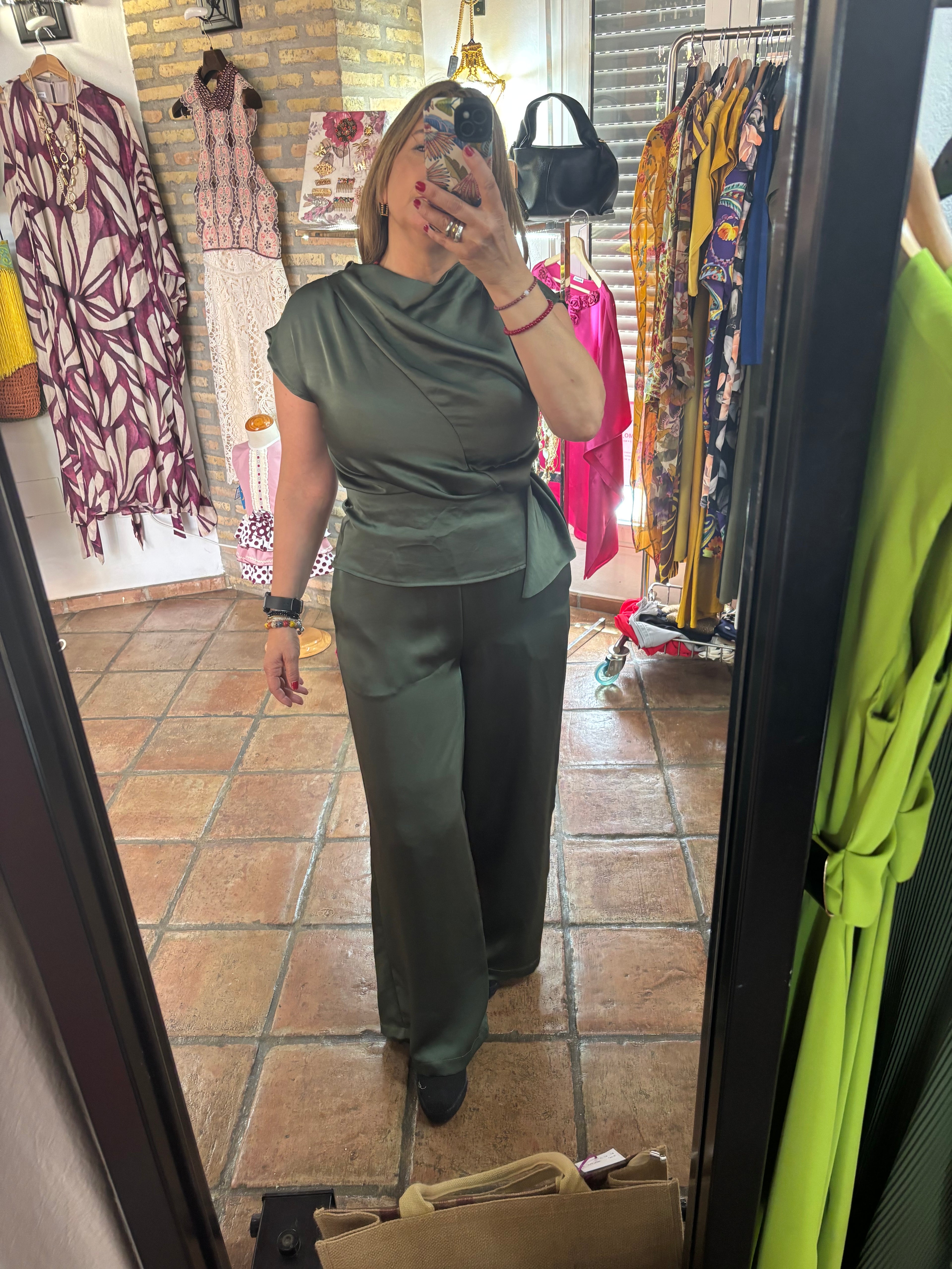 Conjunto verde nudo