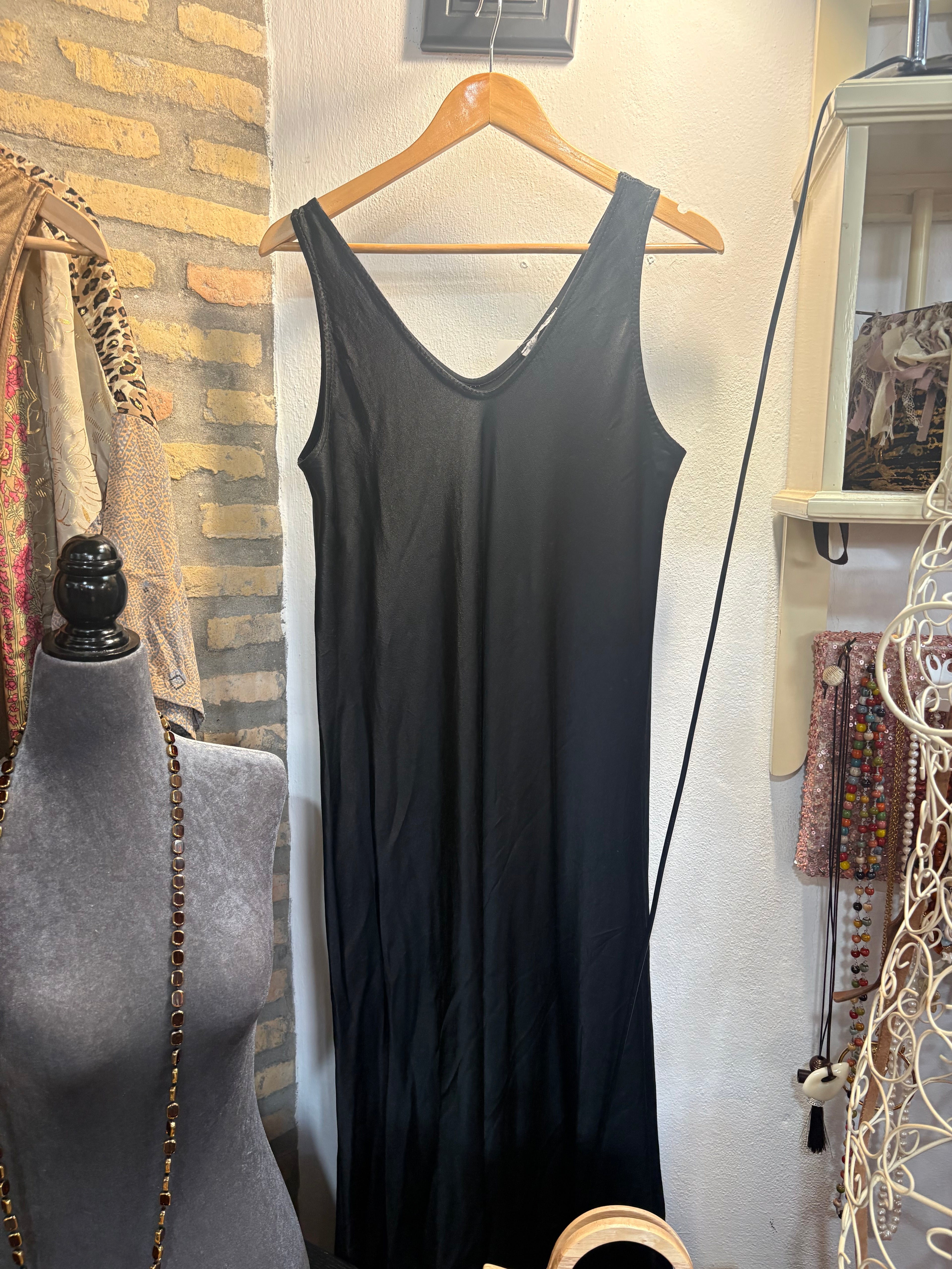 VESTIDO SATEN NEGRO