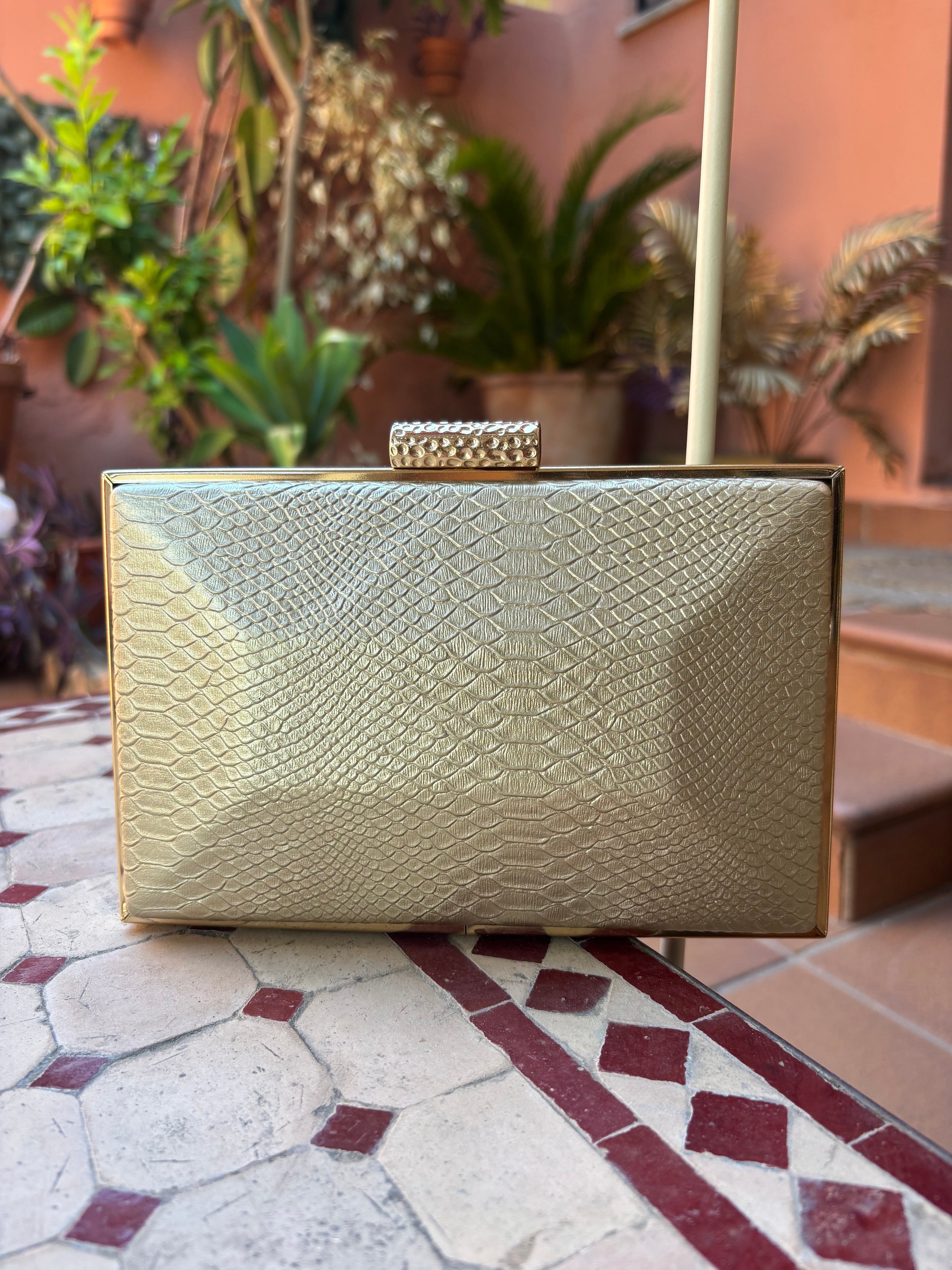 Cartera dorada