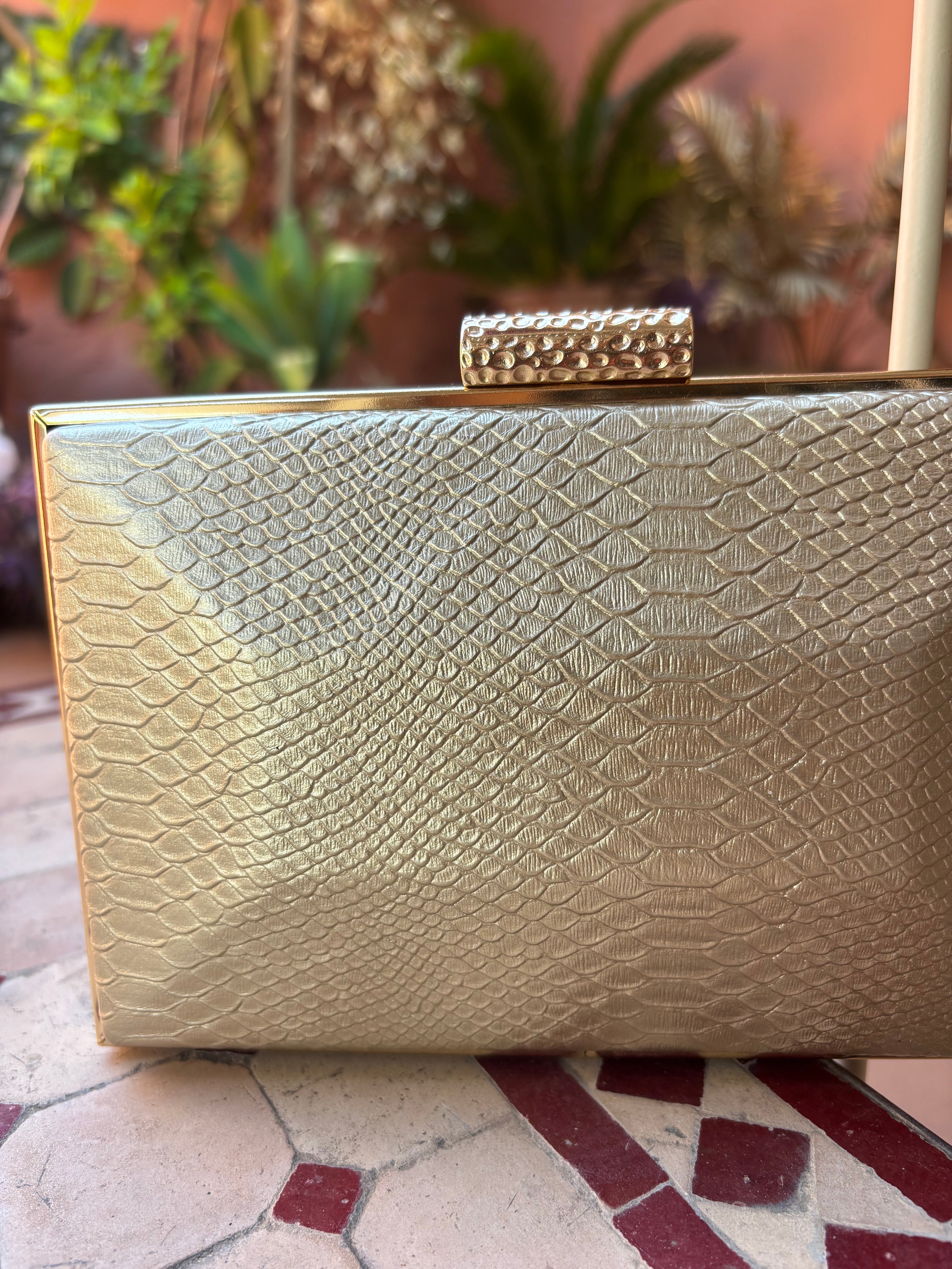 Cartera dorada