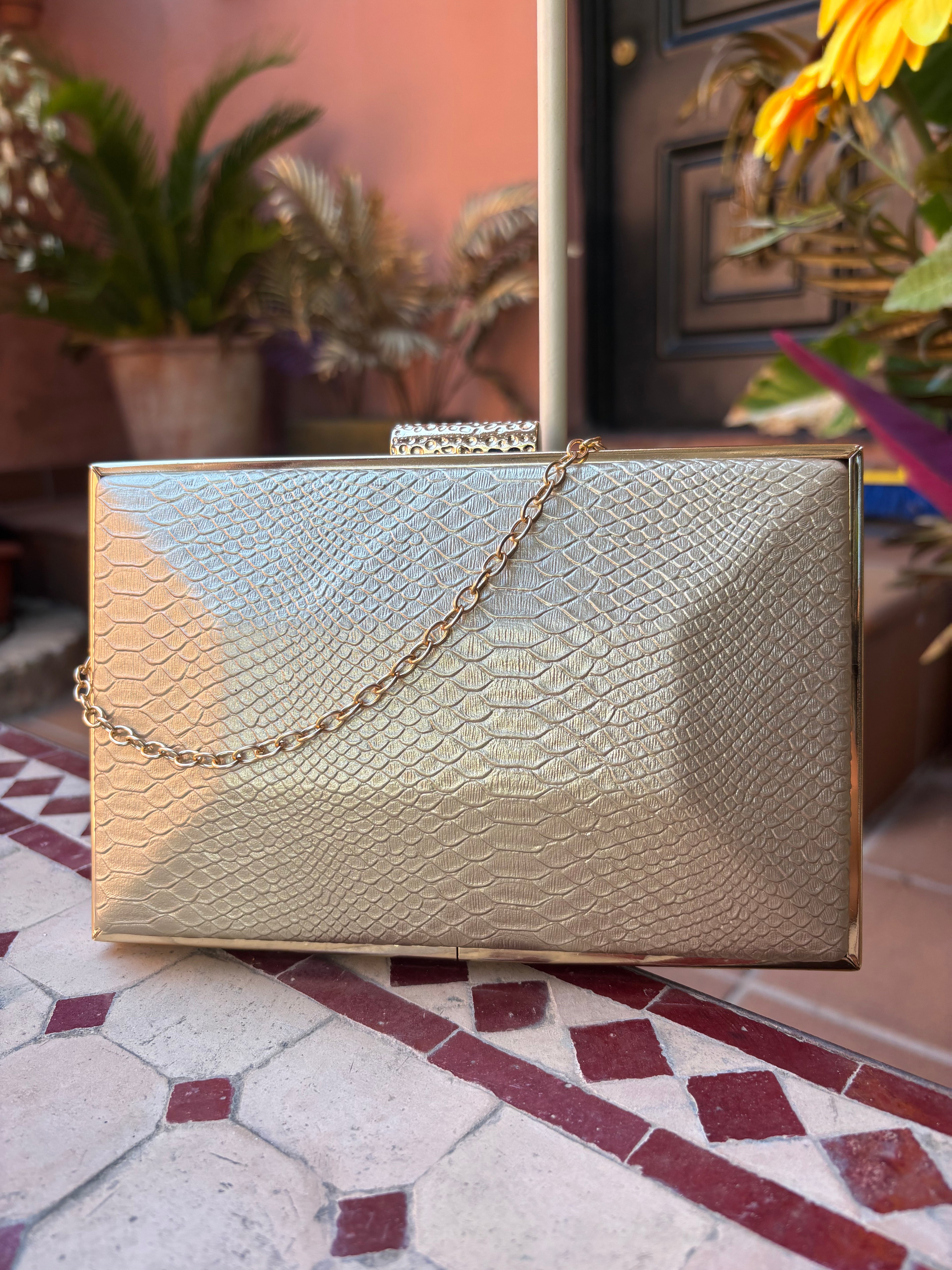 Cartera dorada