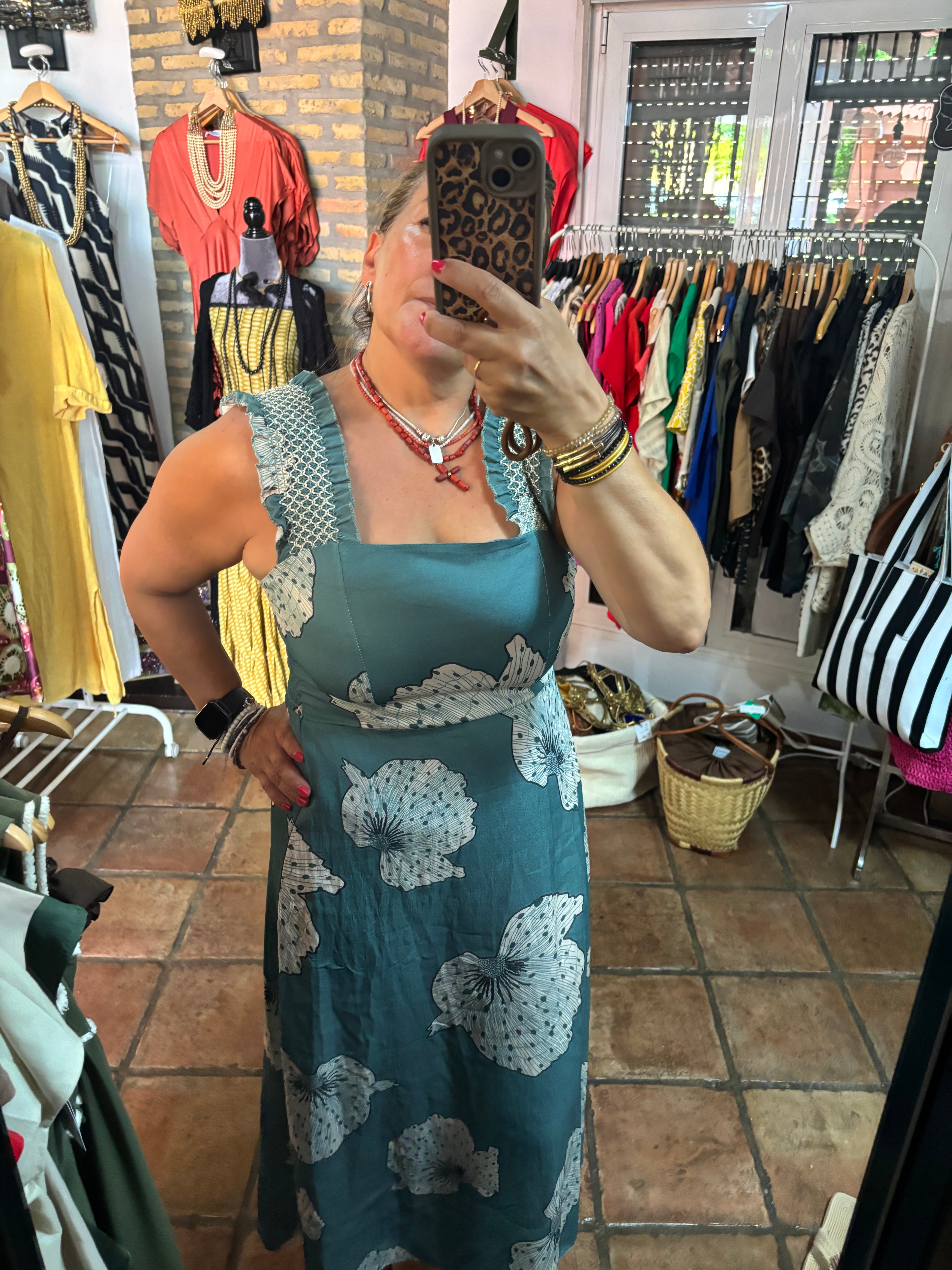 vestido color celeste dibujos