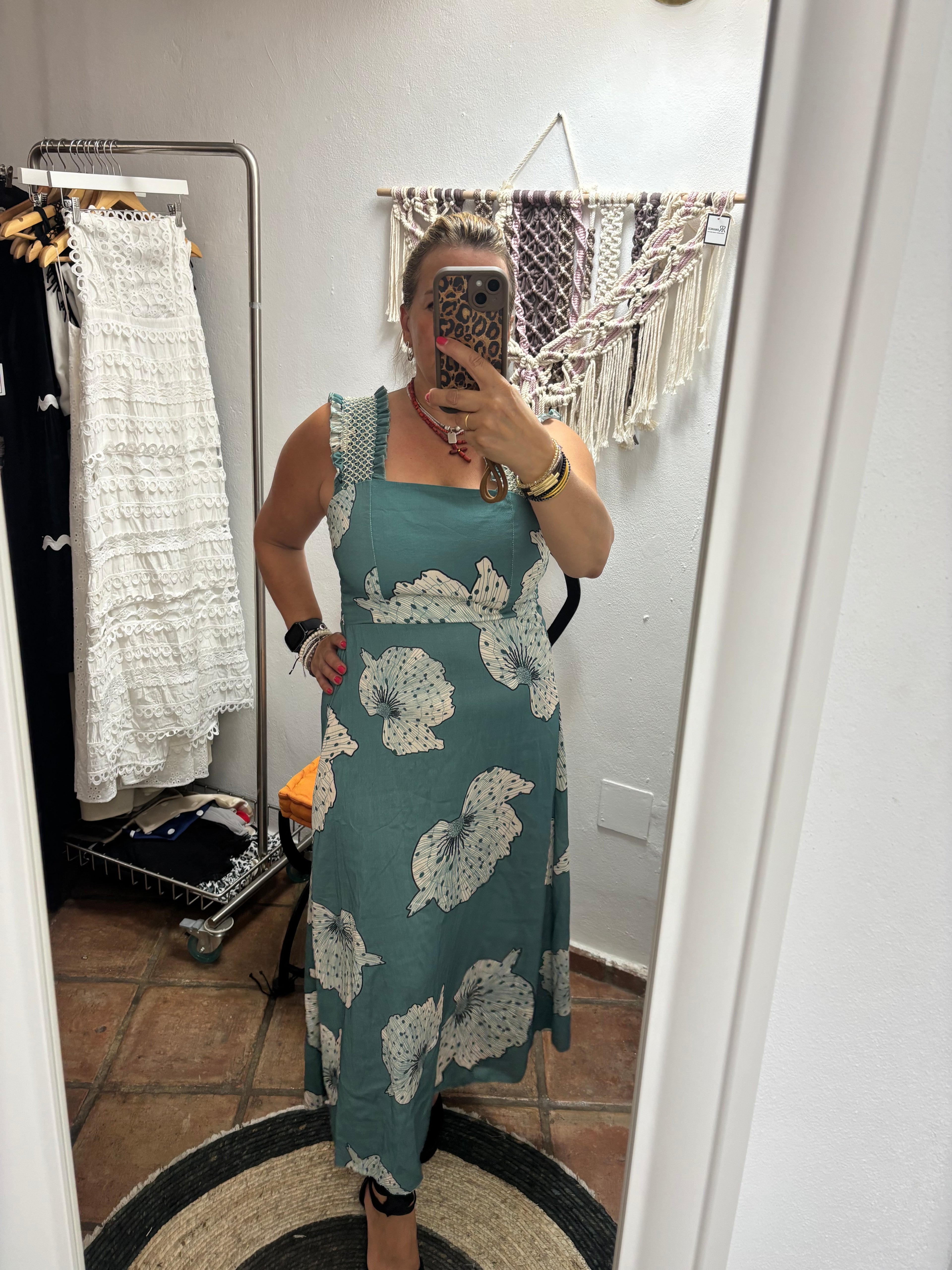 vestido color celeste dibujos