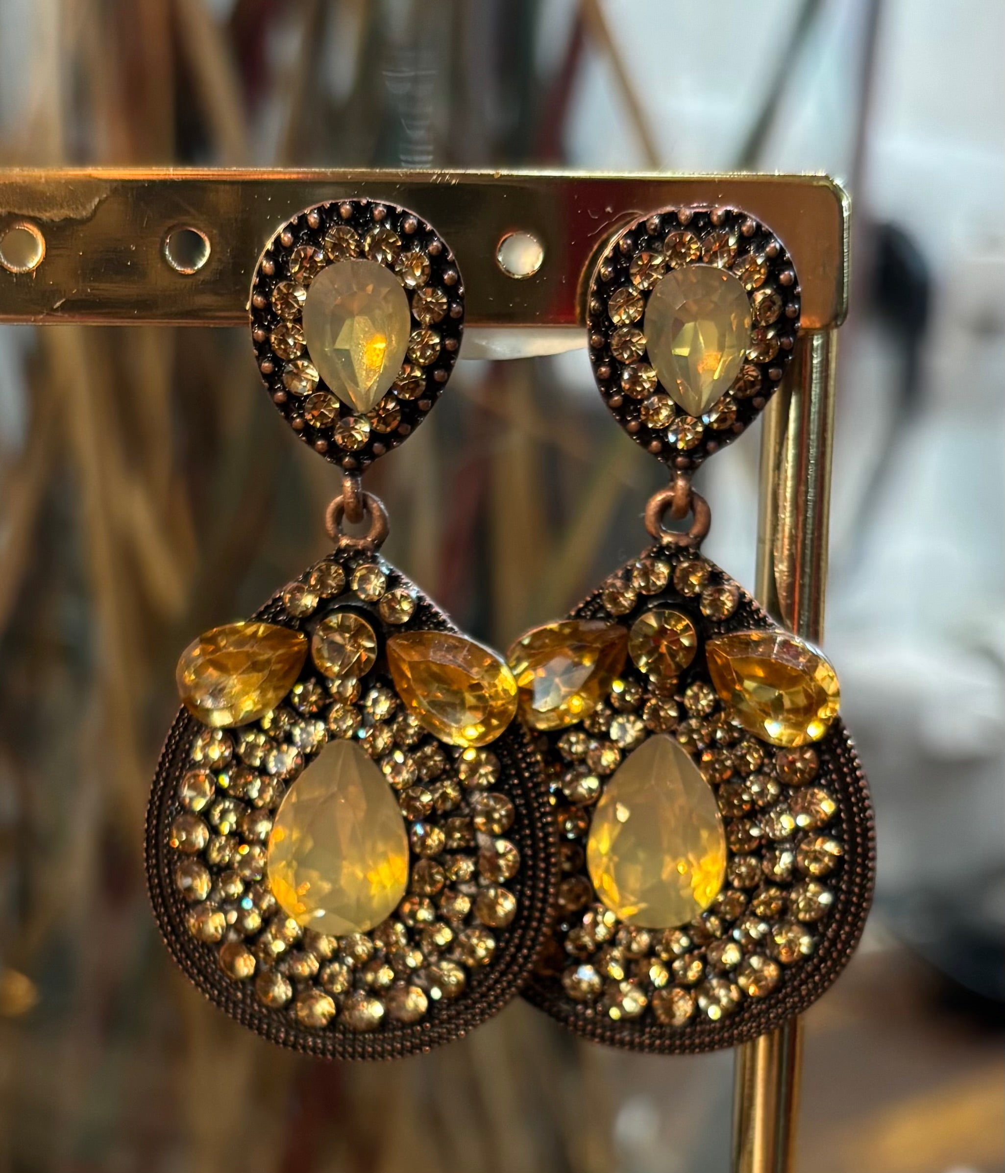 PENDIENTES PIEDRAS DORADO Y MARRON