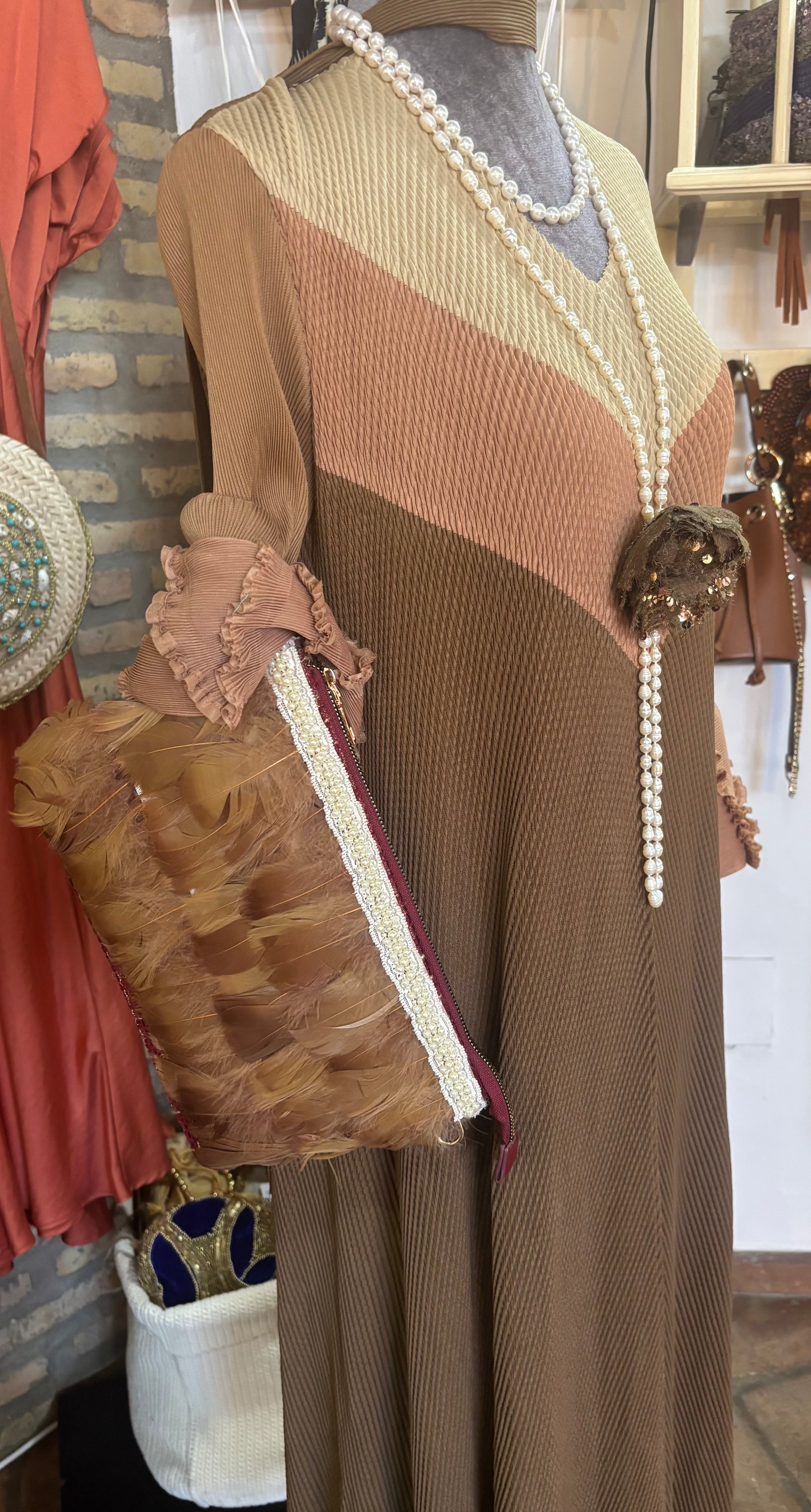 CARTERA PLUMAS Y PERLAS
