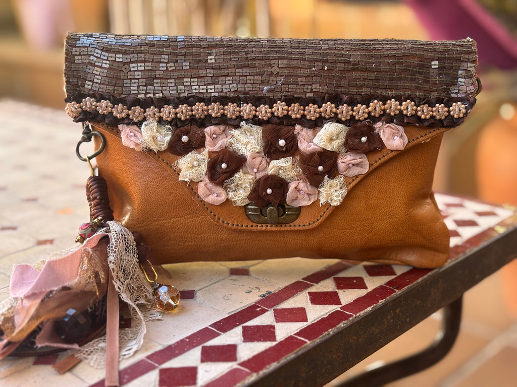 BOLSO CUERO FLOR PERLA
