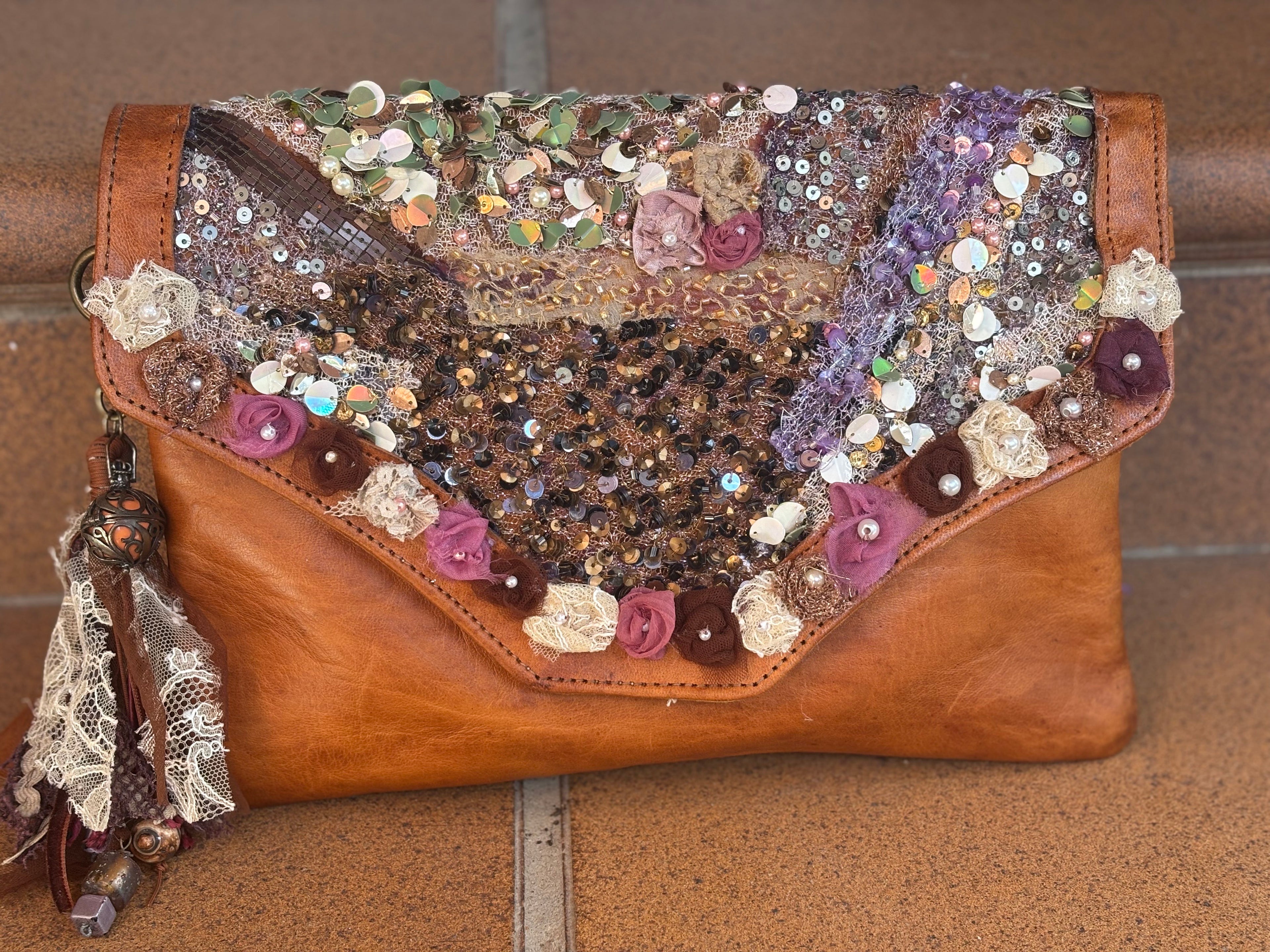 BOLSO LENTEJUELAS CUERO