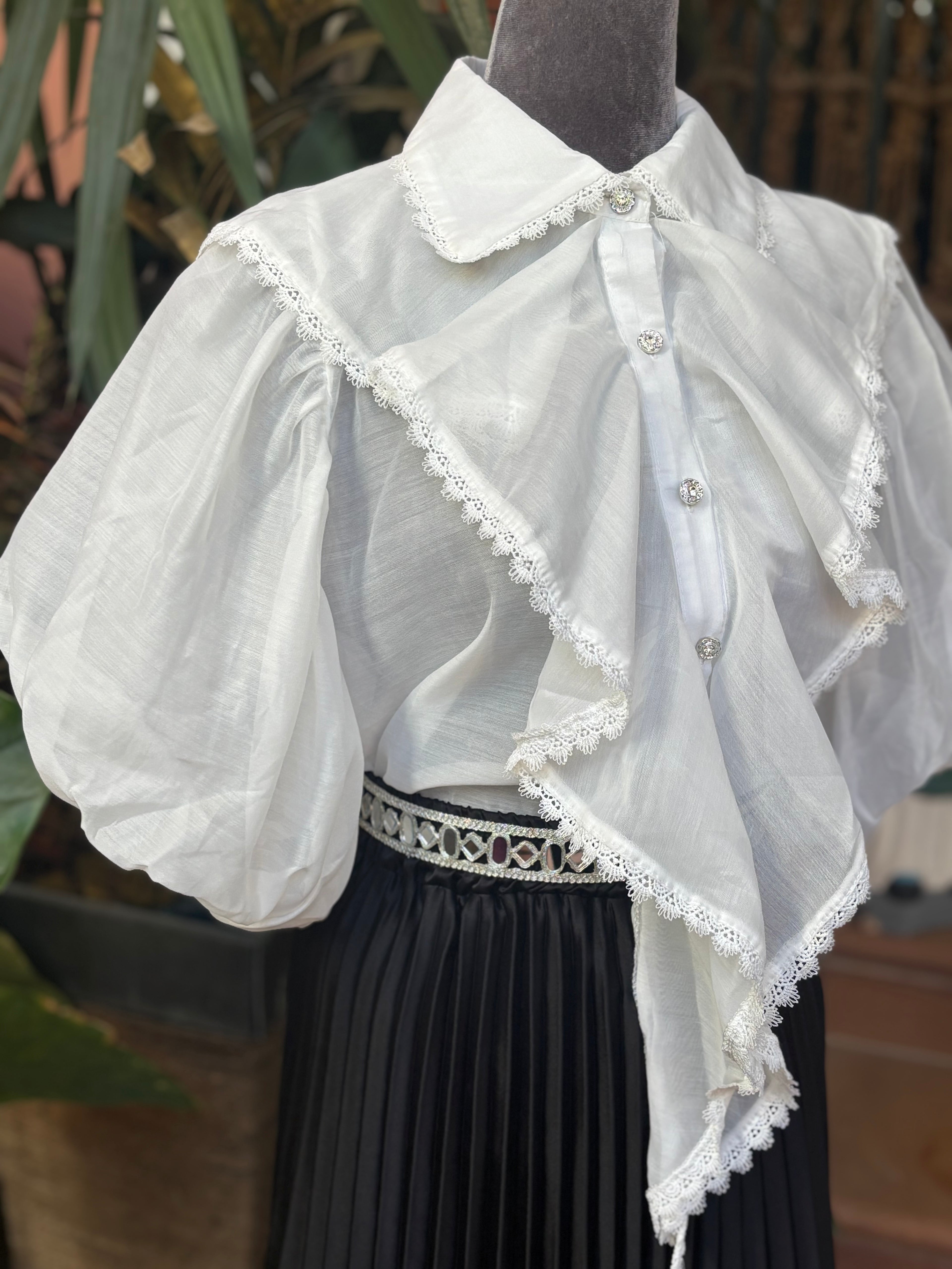 Camisa blanca chorreras