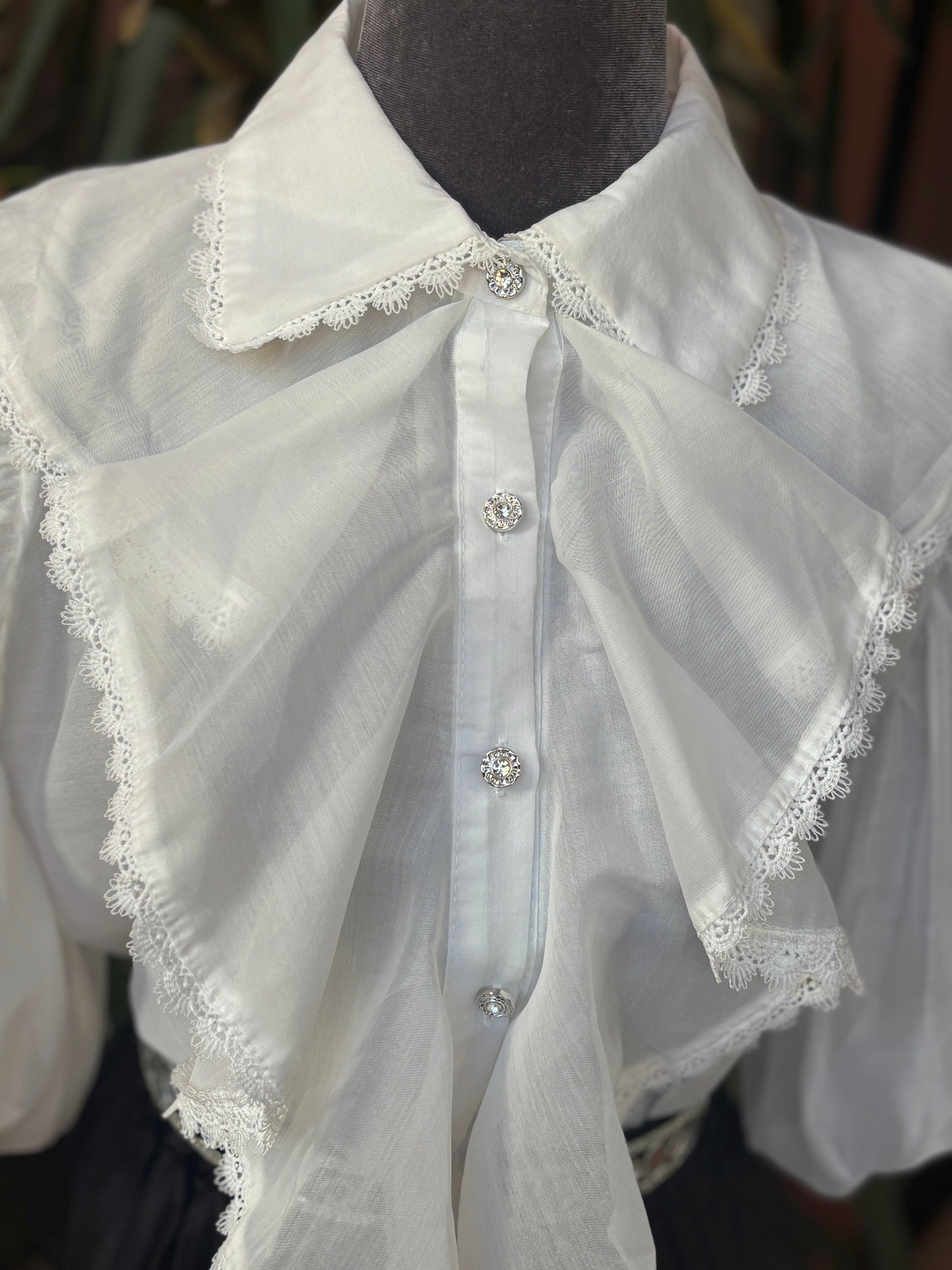 Camisa blanca chorreras