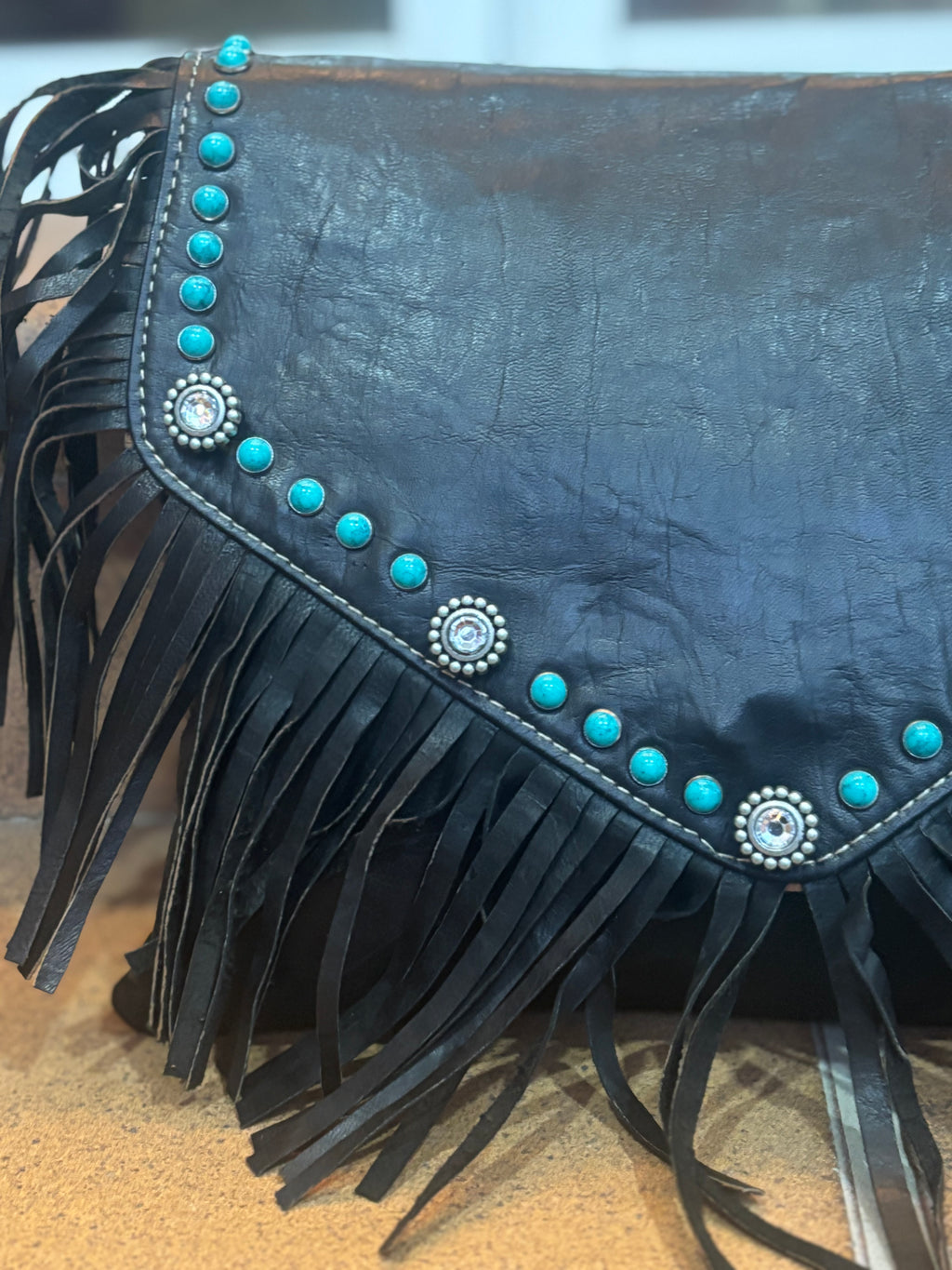 BOLSO FLECOS TACHAS TUEQUESAS