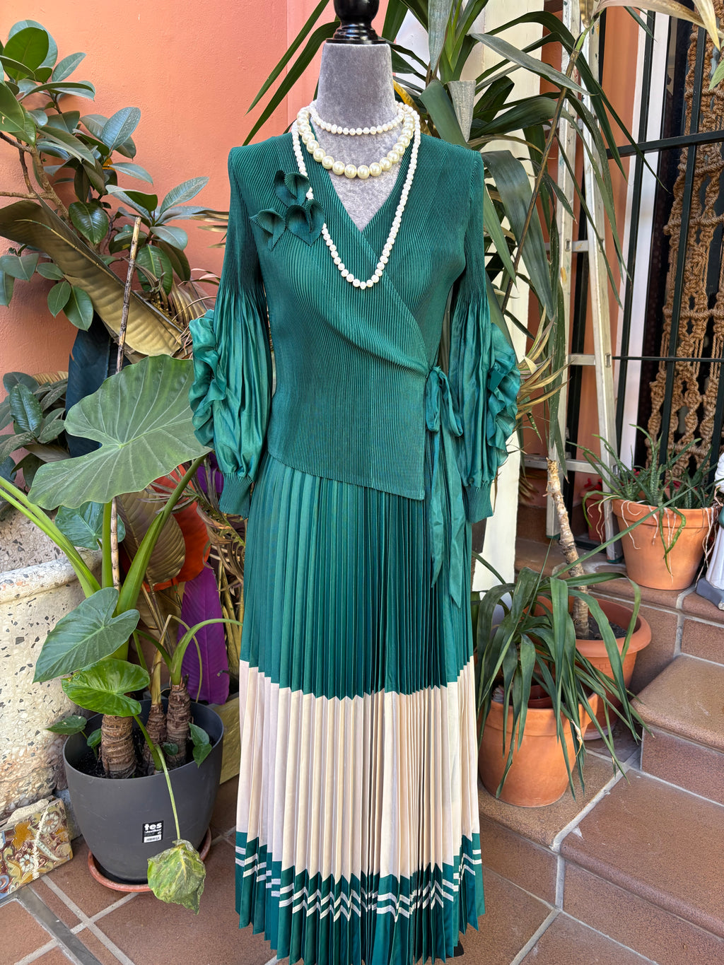 VESTIDO PLISADO VERDE CRUDO