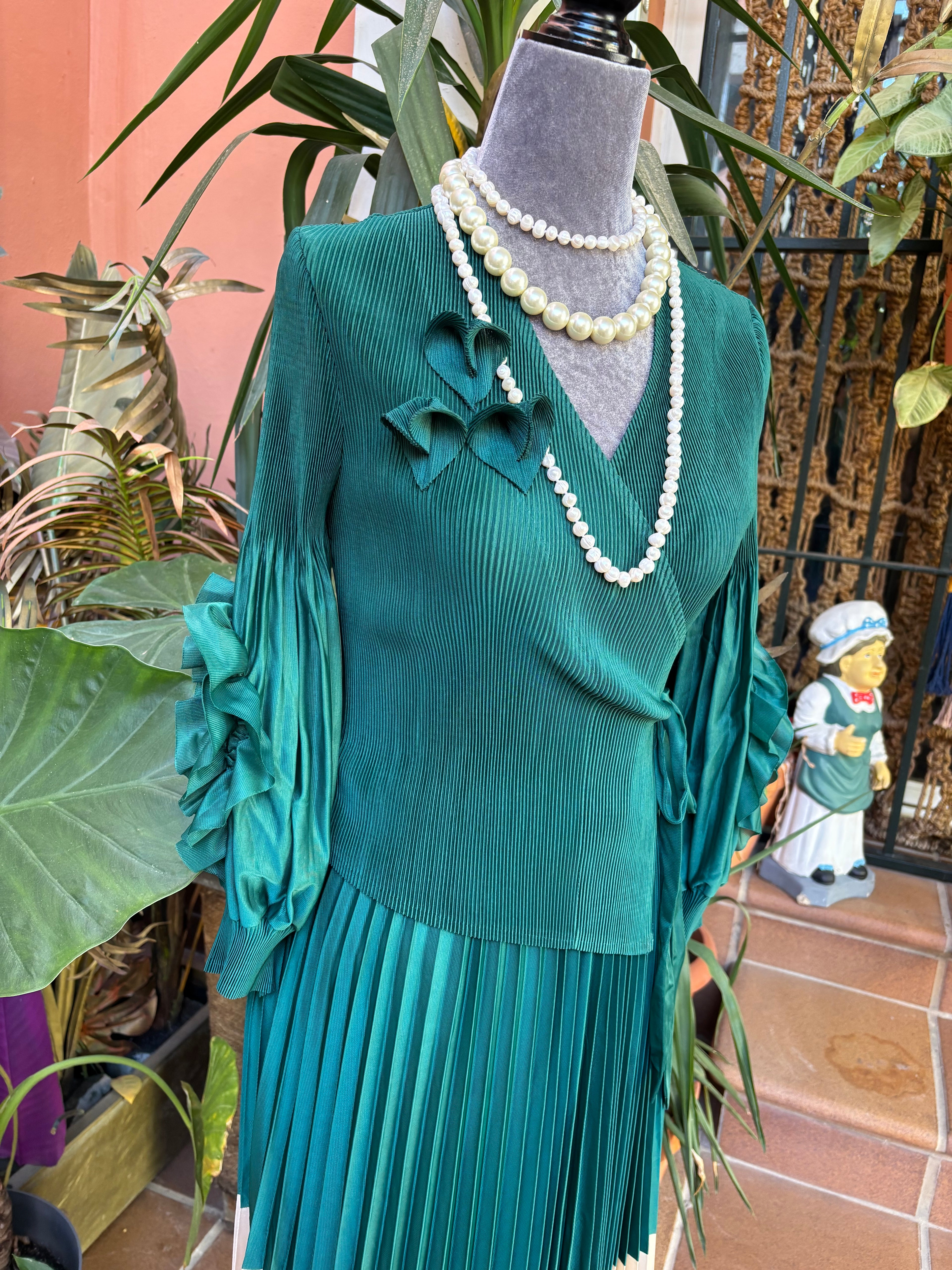 VESTIDO PLISADO VERDE CRUDO