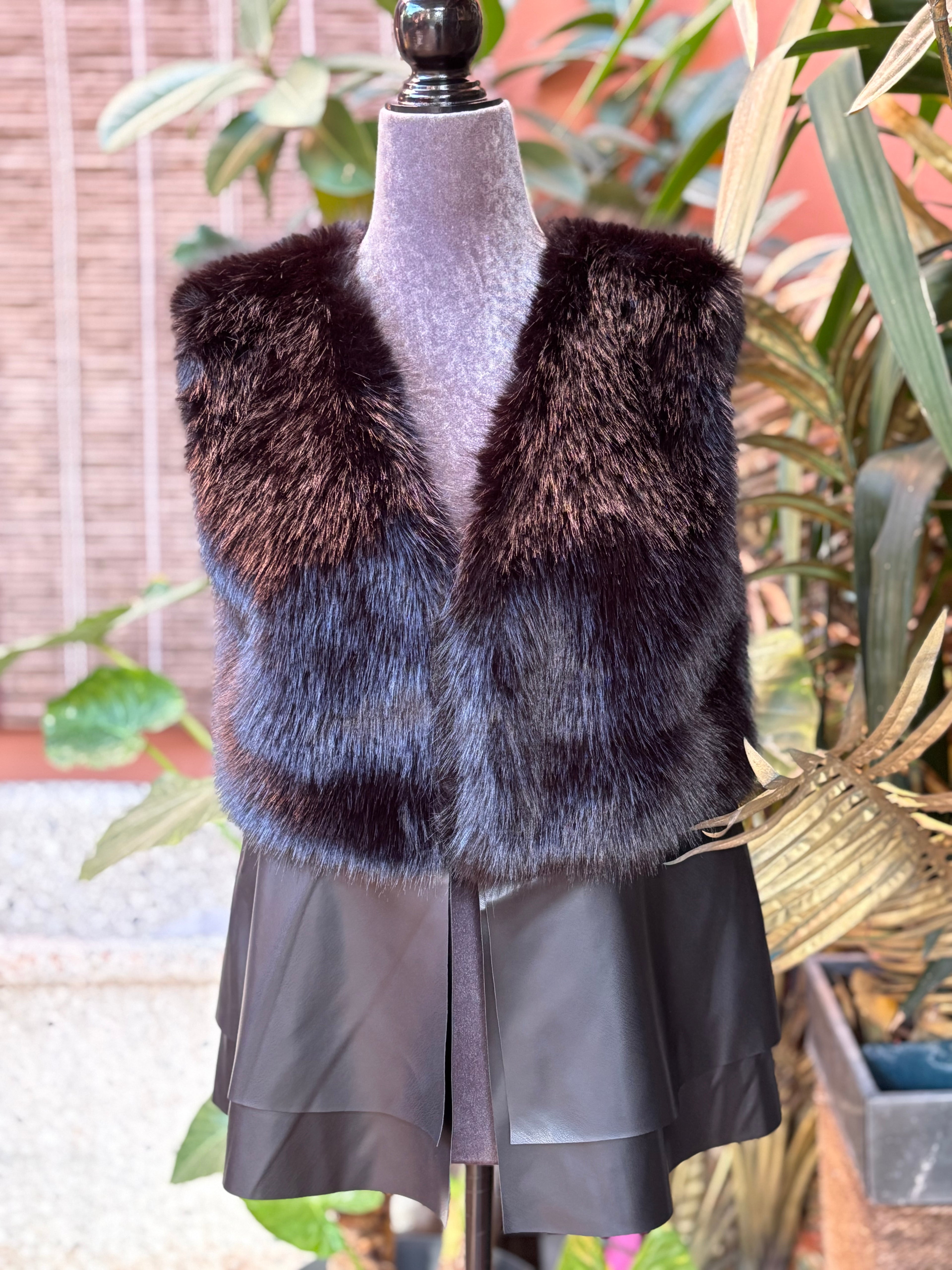 Chaleco sin mangas polipiel negro