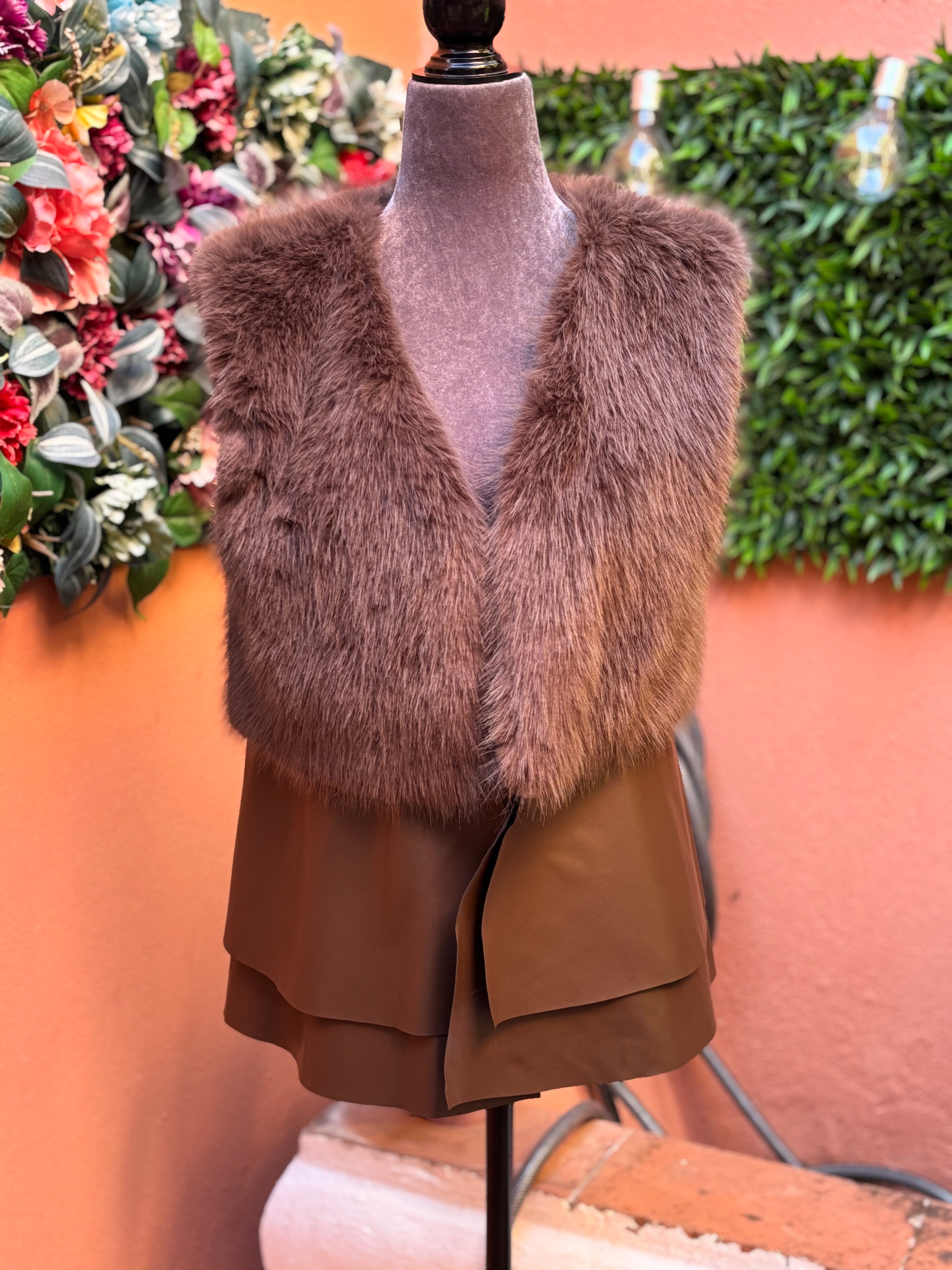 Chaleco sin mangas polipiel marrón