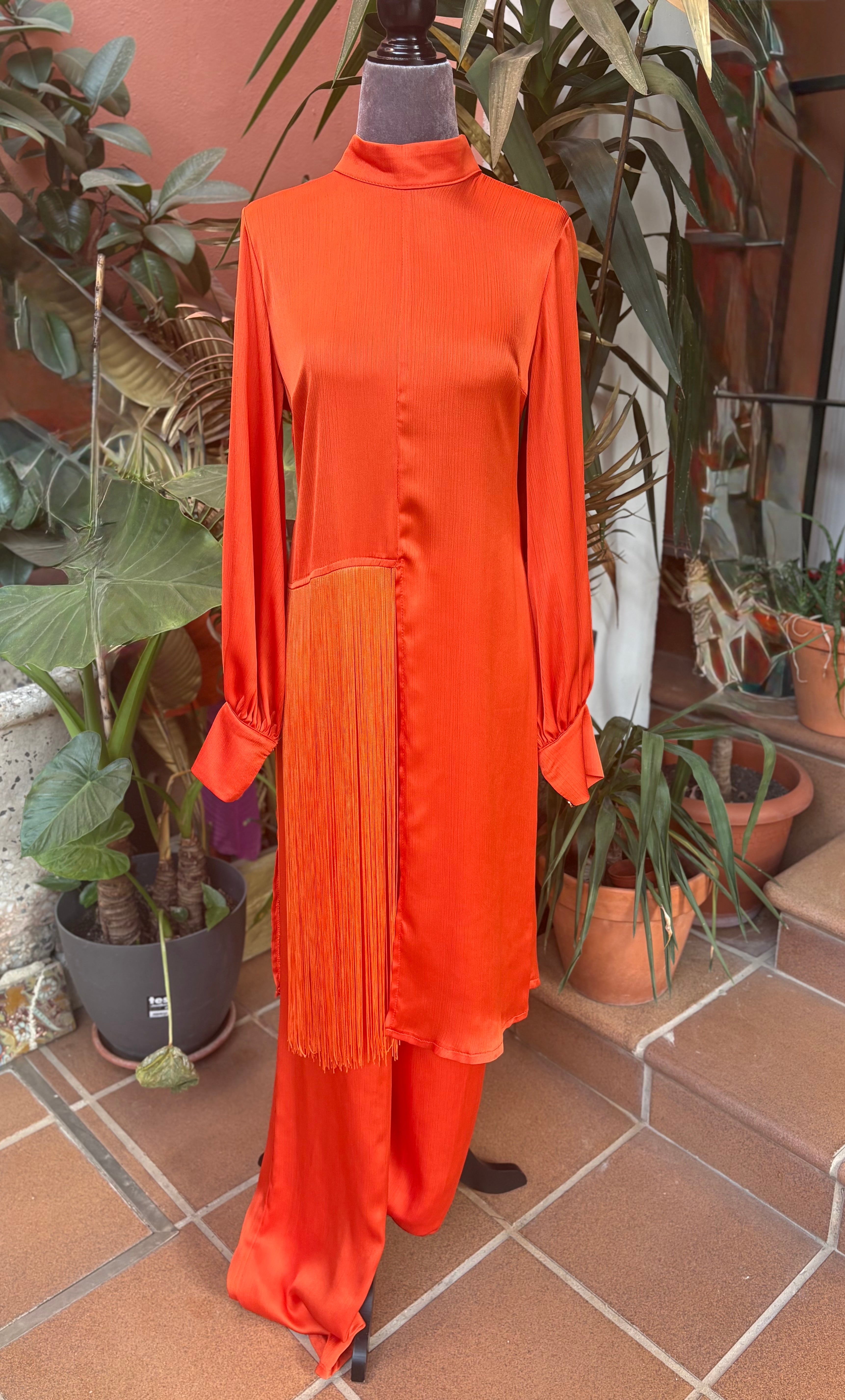 TRAJE CONJUNTO FLECOS NARANJA