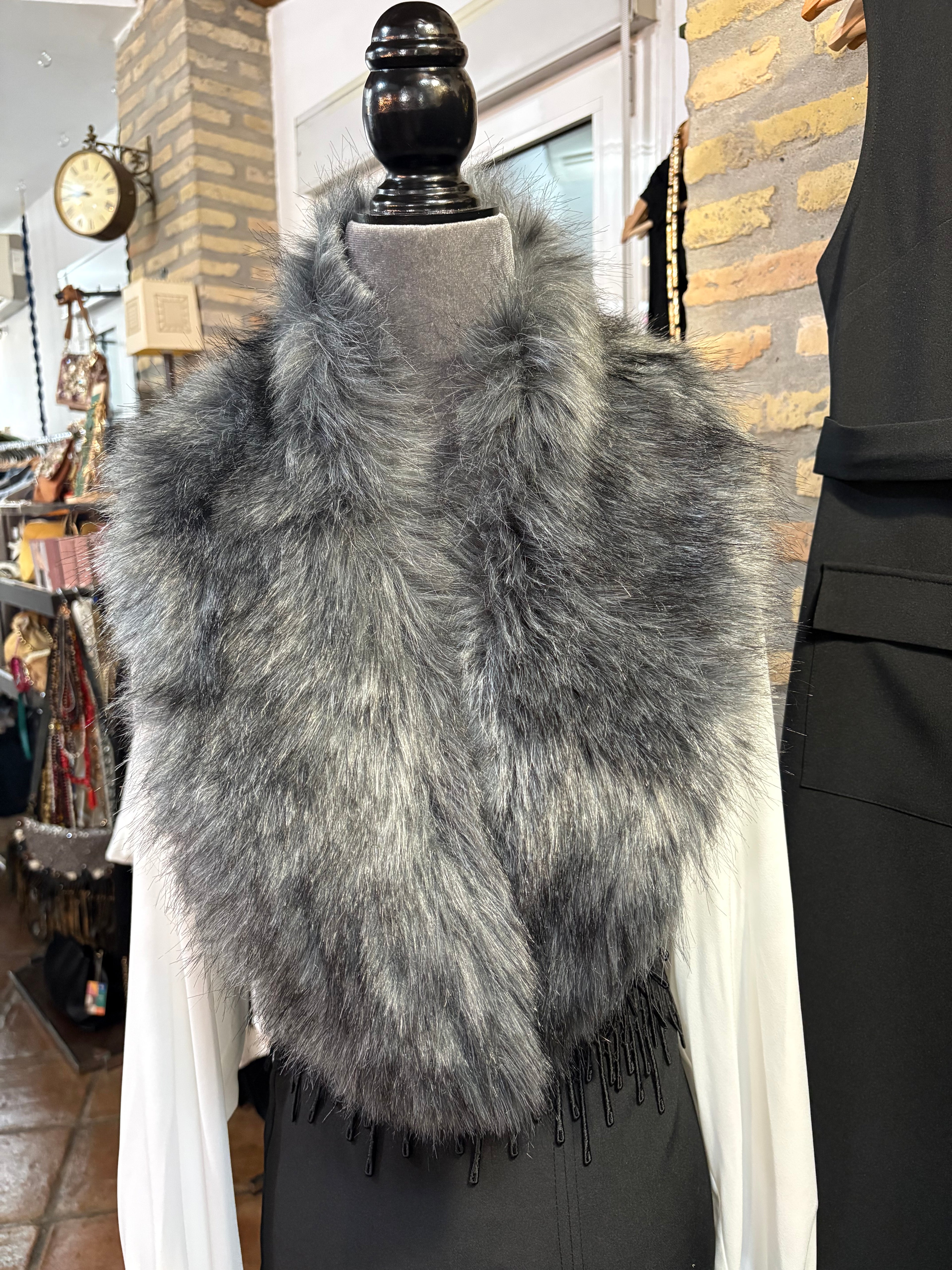 CUELLO SINTETICO GRIS