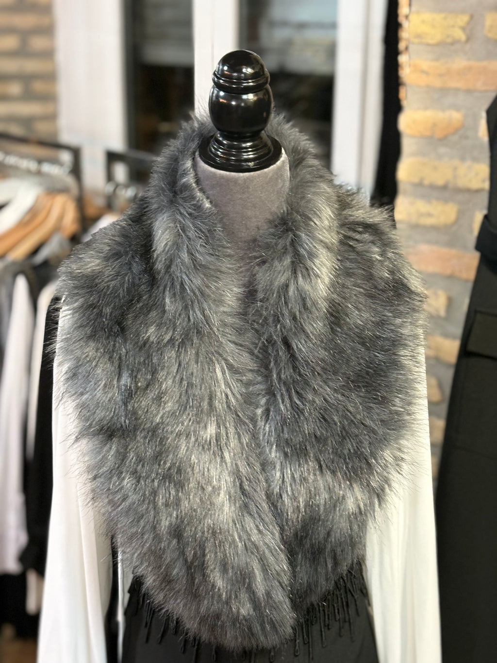 CUELLO SINTETICO GRIS