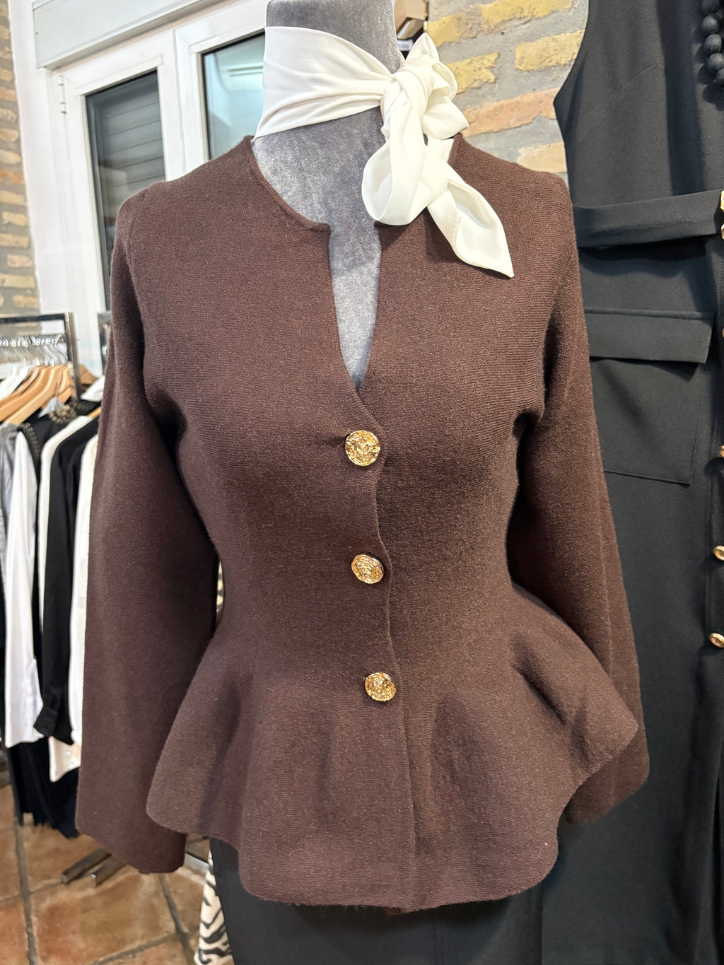 CHAQUETA PUNTO PEPLUM MARRON