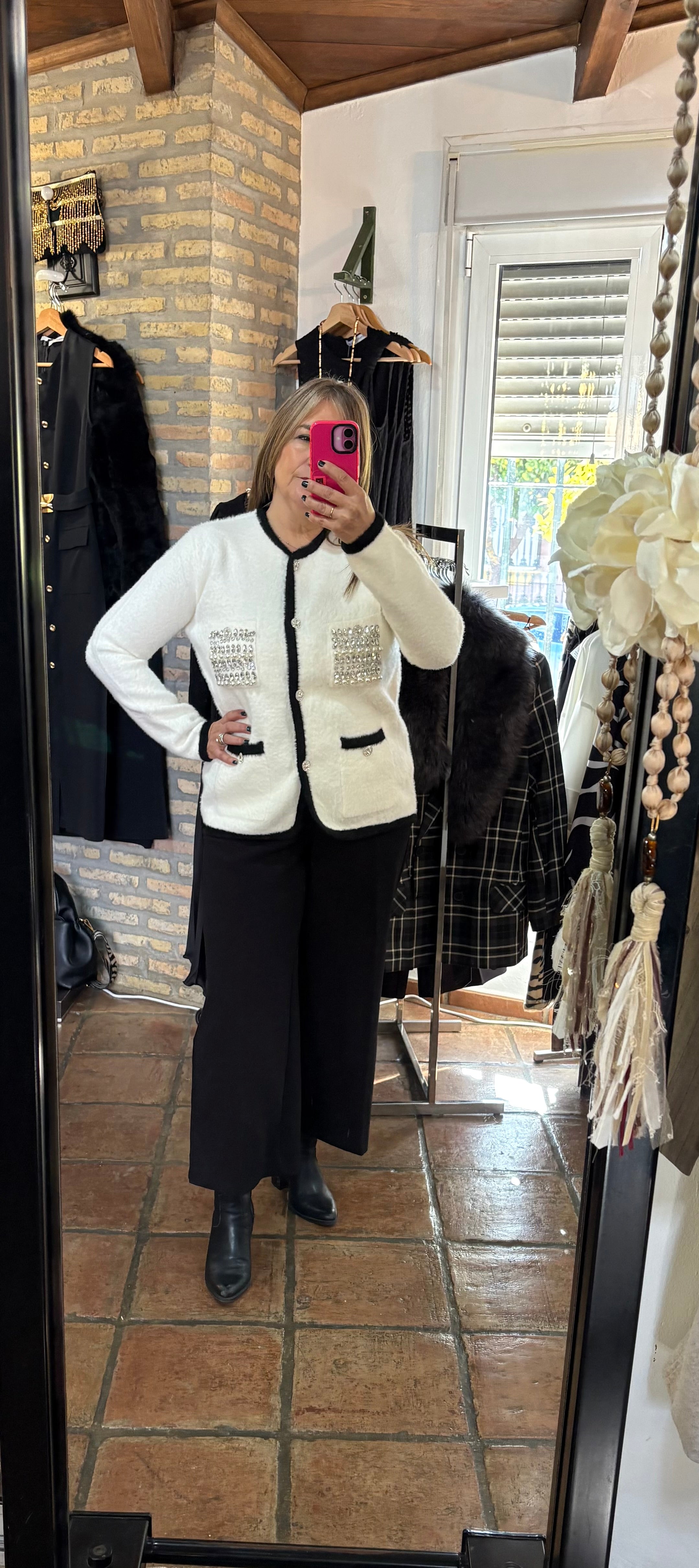 CHAQUETA TIPO CHANEL BOLSILLOS BRILLOS
