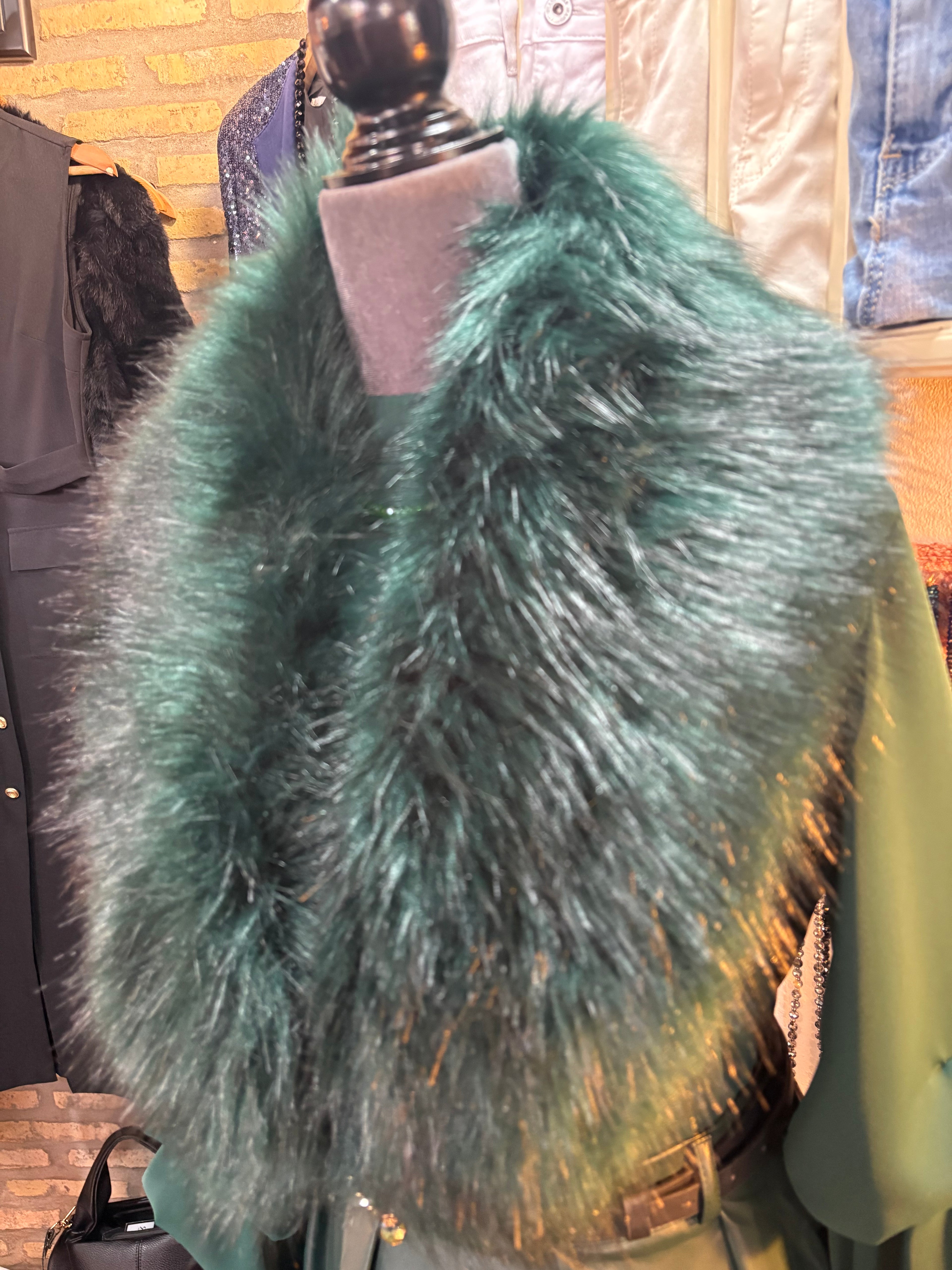 CUELLO PELO SINTETICO VERDE