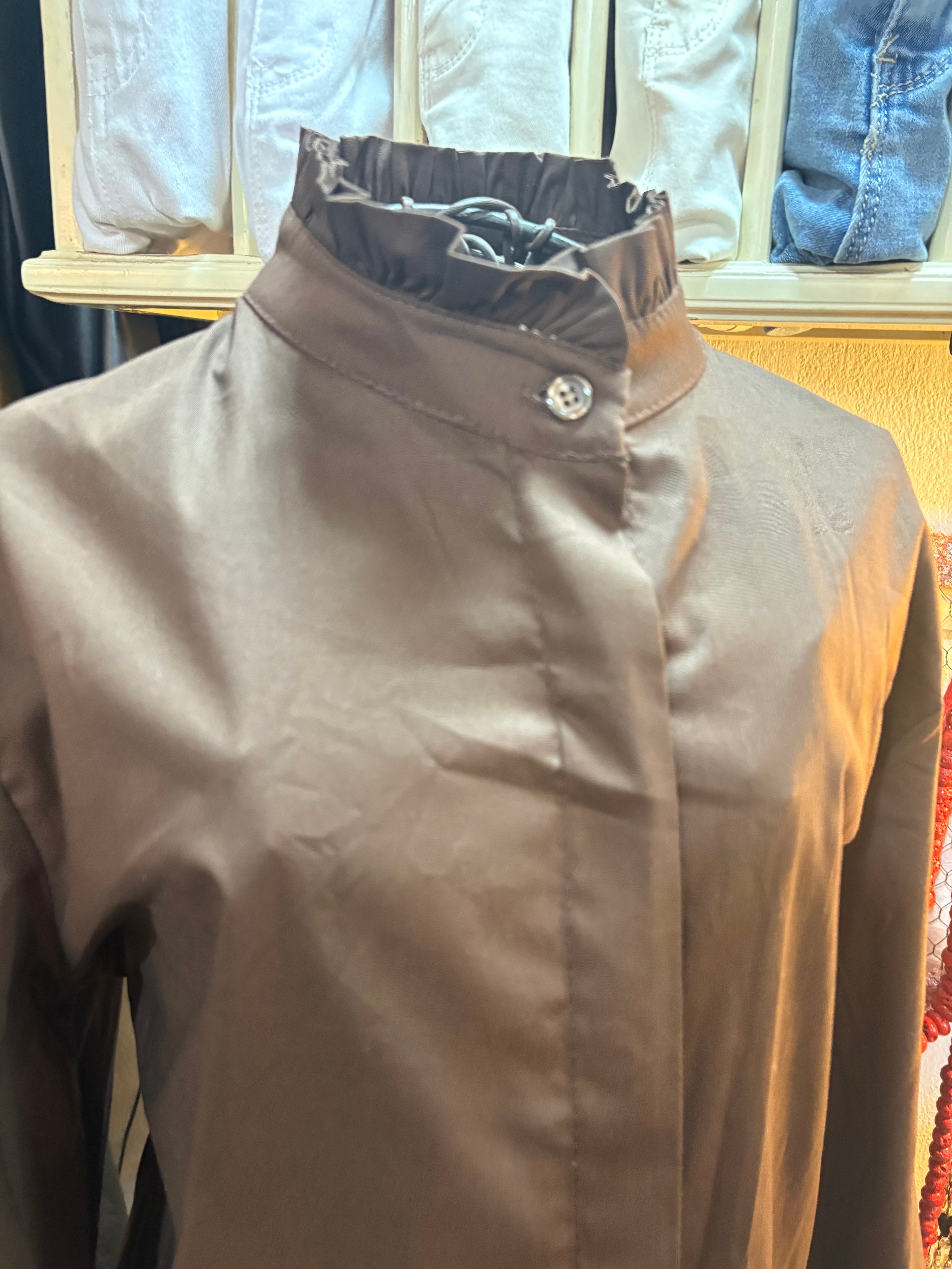 CAMISA CHOCOLATE BOTONES OCULTOS