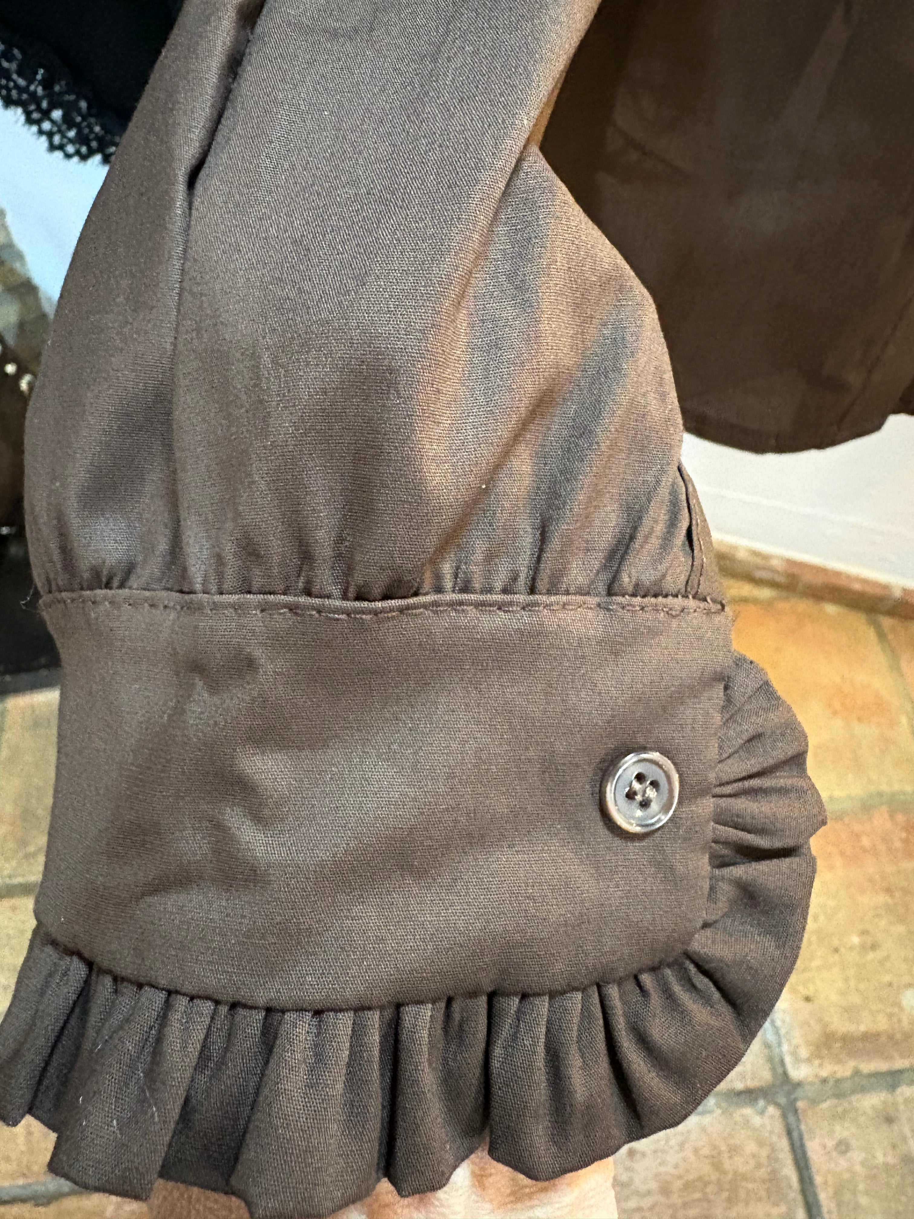 CAMISA CHOCOLATE BOTONES OCULTOS