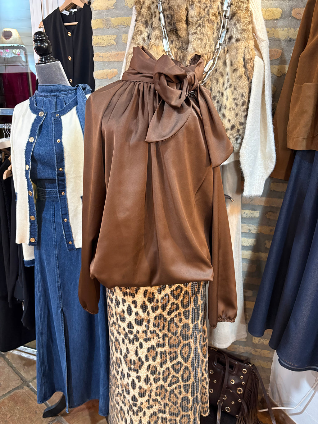 Camisa lazada marrón