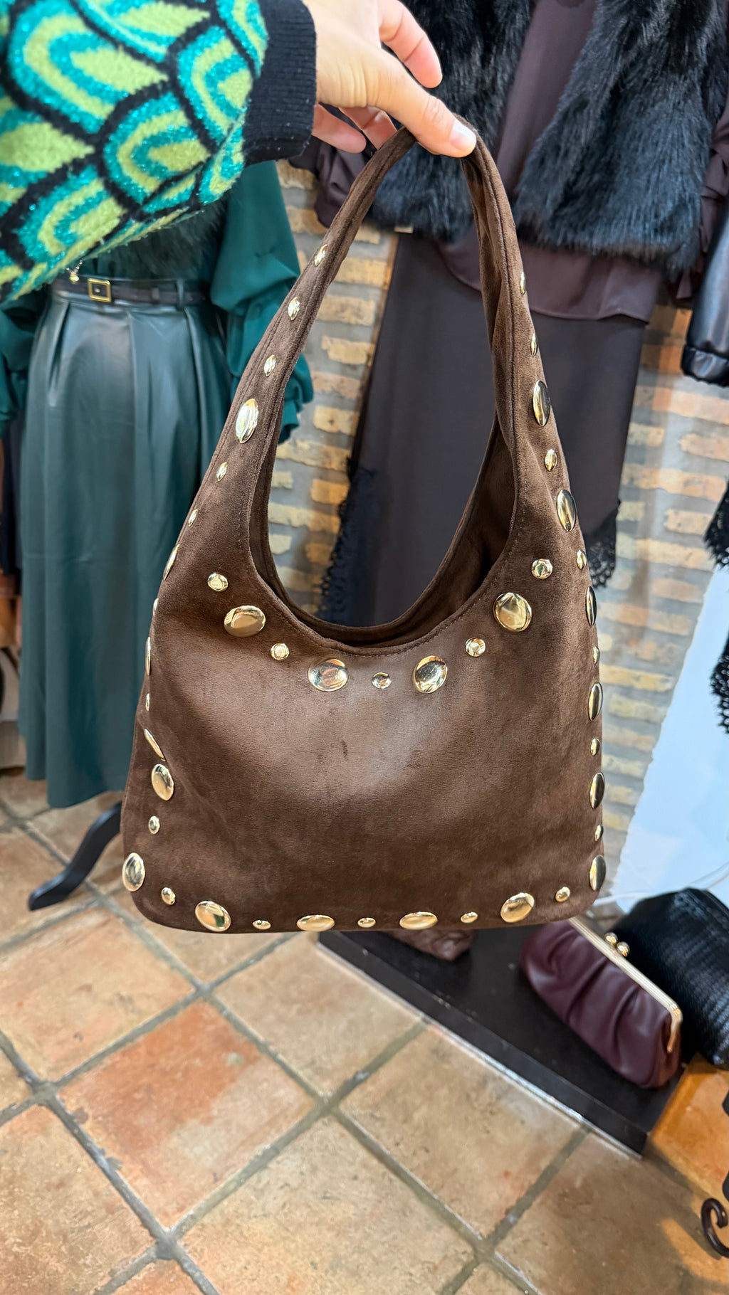 BOLSO TACHAS CHOCO