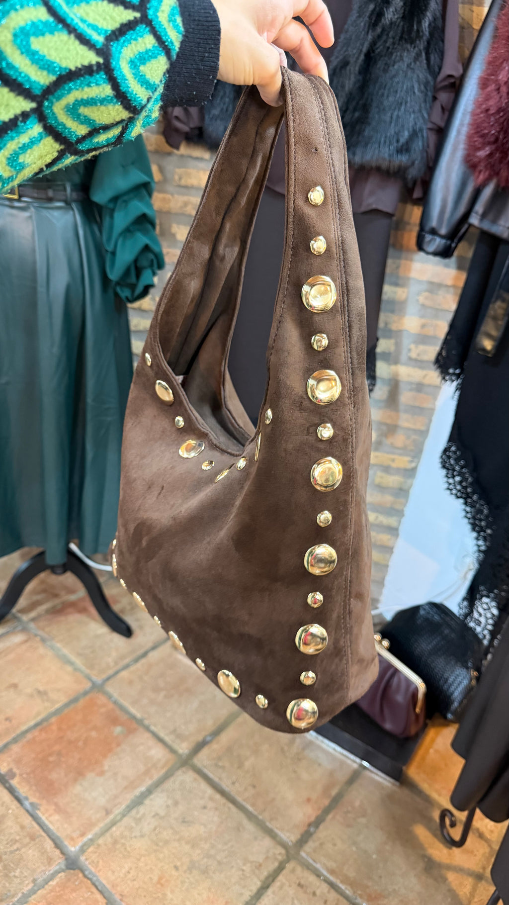 BOLSO TACHAS CHOCO