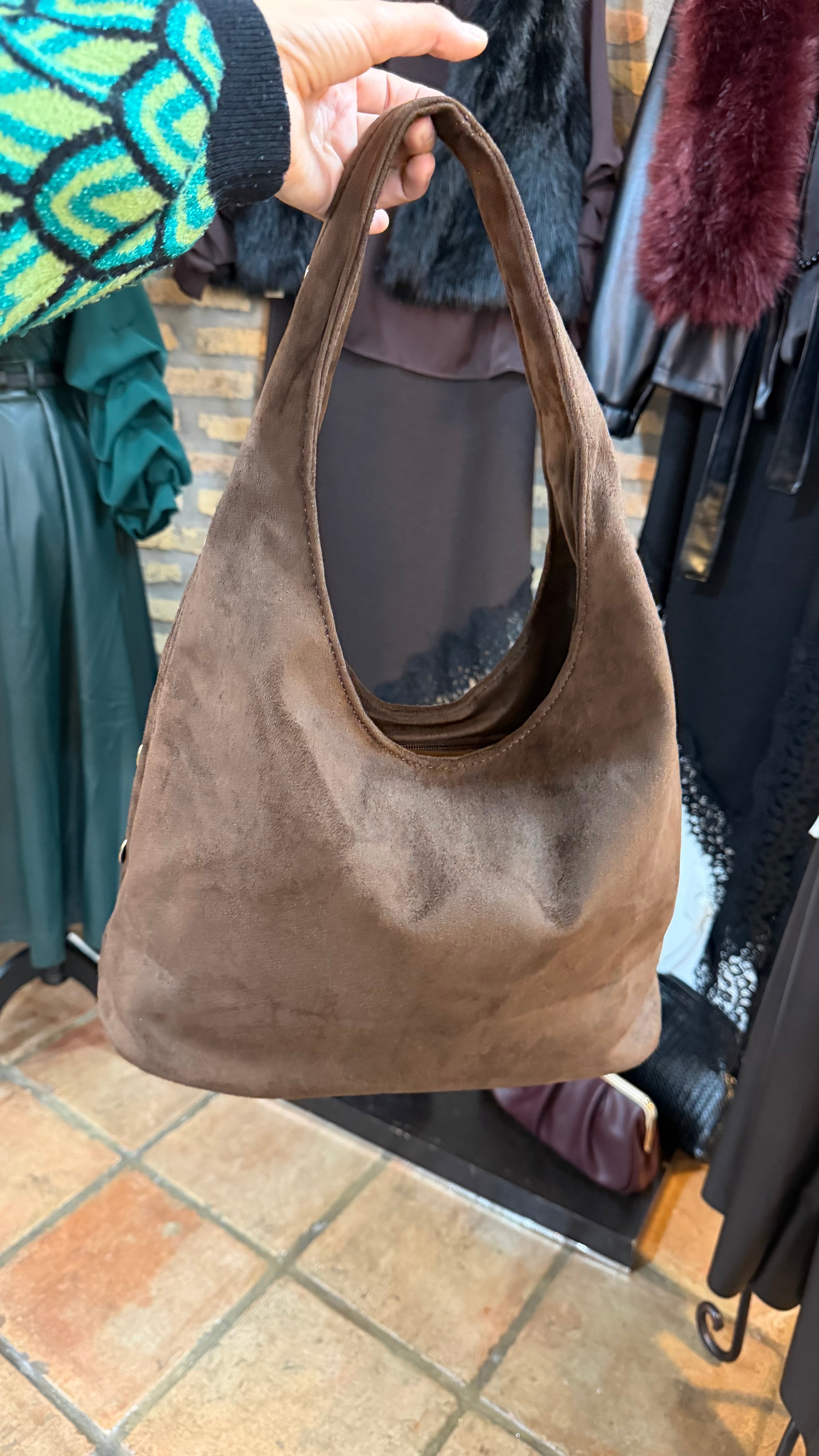 BOLSO TACHAS CHOCO