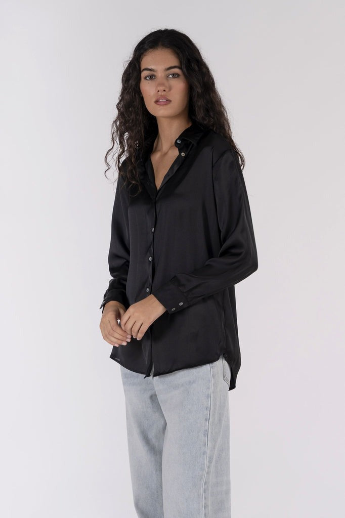 CAMISA SATINADA NEGRA